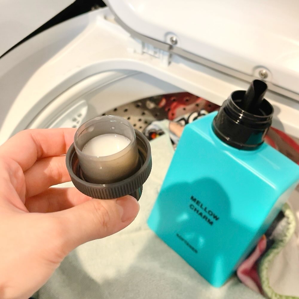 メロウチャーム 柔軟剤 エレガントブルーローズの香り 600mL/MELLOW CHARM/柔軟剤を使ったクチコミ（2枚目）