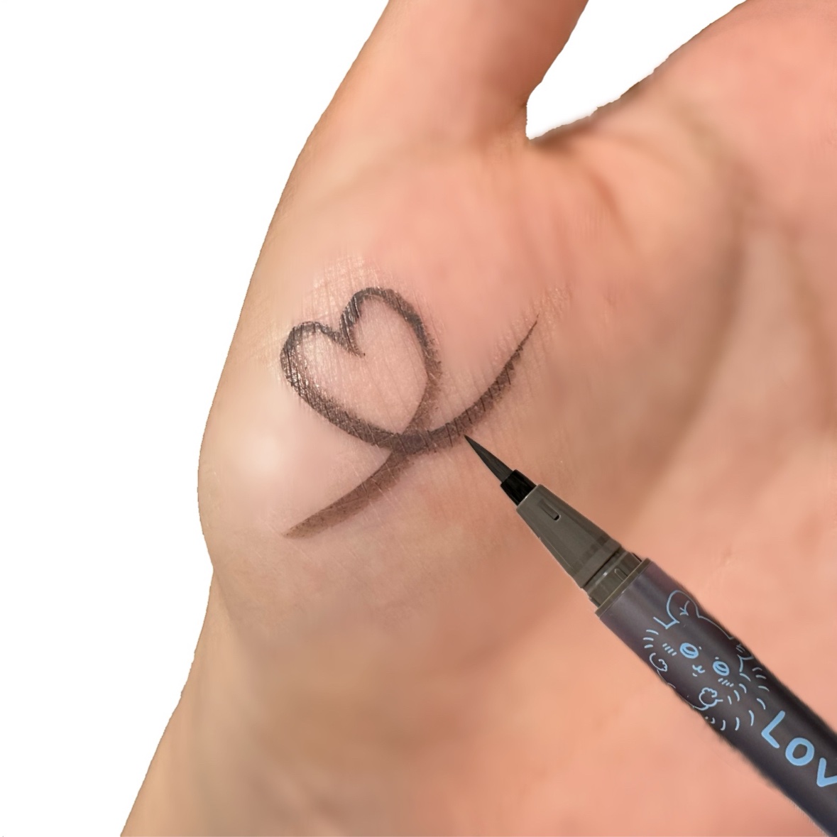 リキッドアイライナーR4 モカグレージュ(ちいかわ モモンガデザイン) 【限定】/ラブ・ライナー/リキッドアイライナーを使ったクチコミ（2枚目）