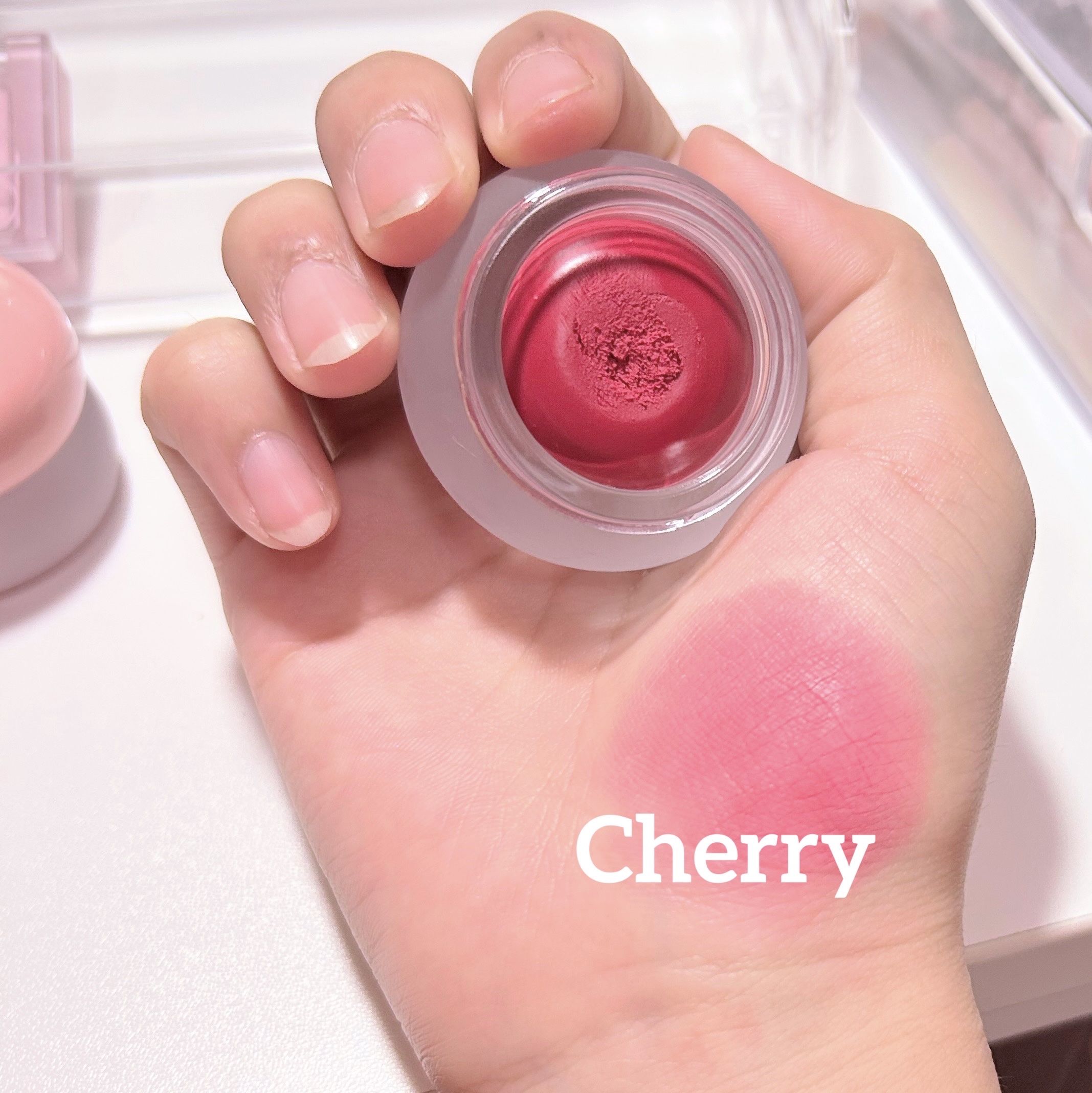 fwee フィー フィンガーライク シリコン リップブラシのクチコミ「プリン混ぜたら可愛すぎた！！！
この2色グラデしたり混ぜたりするとかわいいいいい💗

まじおす.....」（2枚目）