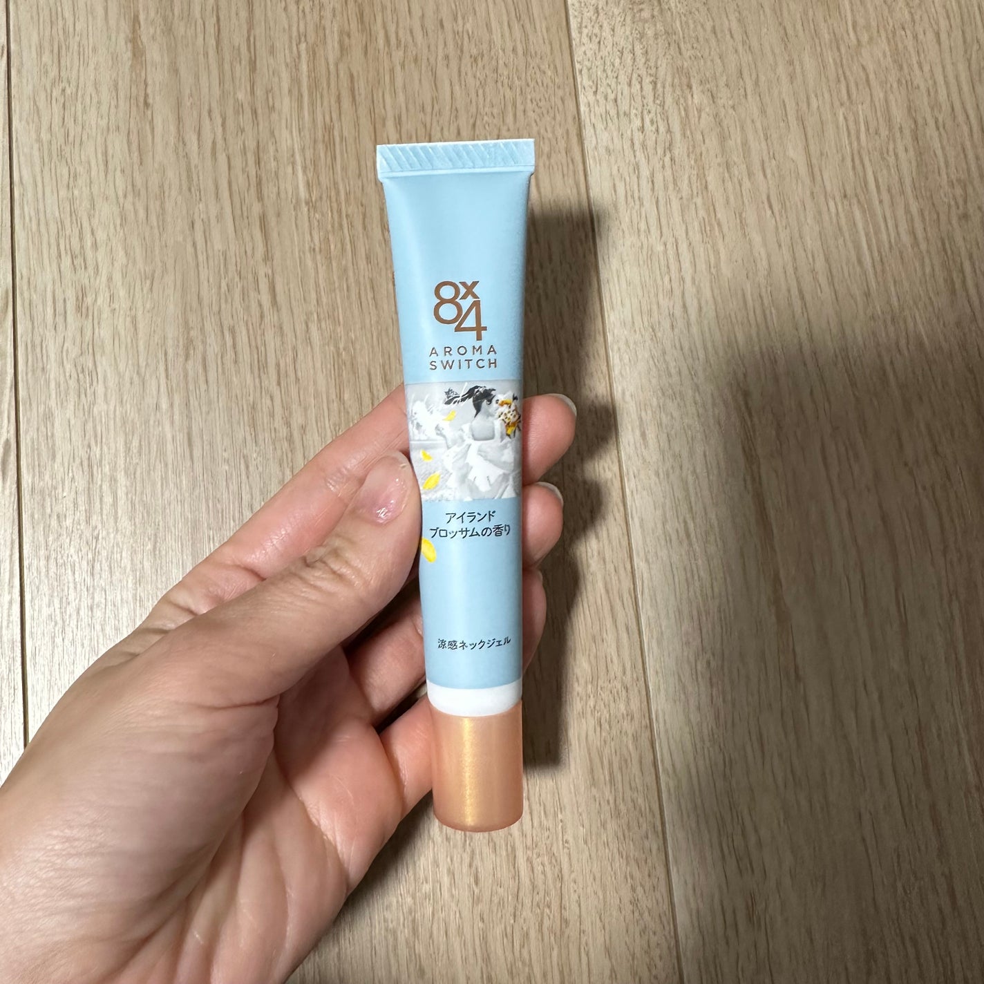 8x4 アロマスイッチ 涼感ネックジェル アイランドブロッサムの香り/8x4/デオドラント・制汗剤を使ったクチコミ(2枚目)
