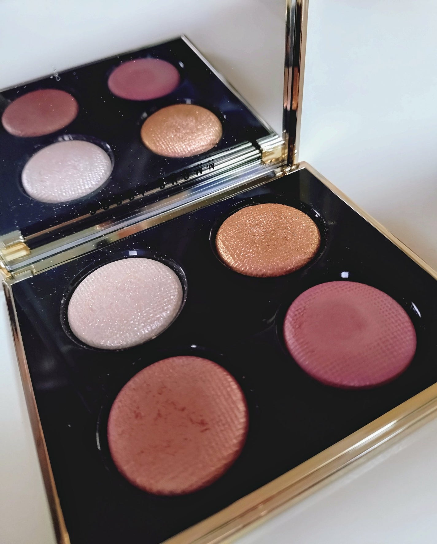 リュクス アイシャドウ クォード グロウ ウィズ ラブ コレクション/BOBBI BROWN/アイシャドウパレットを使ったクチコミ(1枚目)