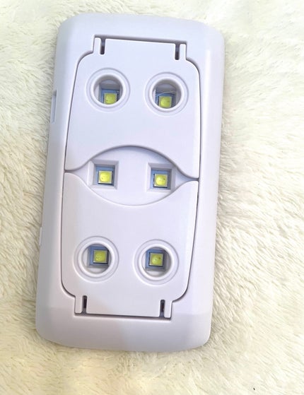 DAISO UV-LED レジンライトのクチコミ「DAISO
UV-LED レジンライト¥330
充電器は別売り🔌
TYPEC
私は持ってたの.....」(2枚目)