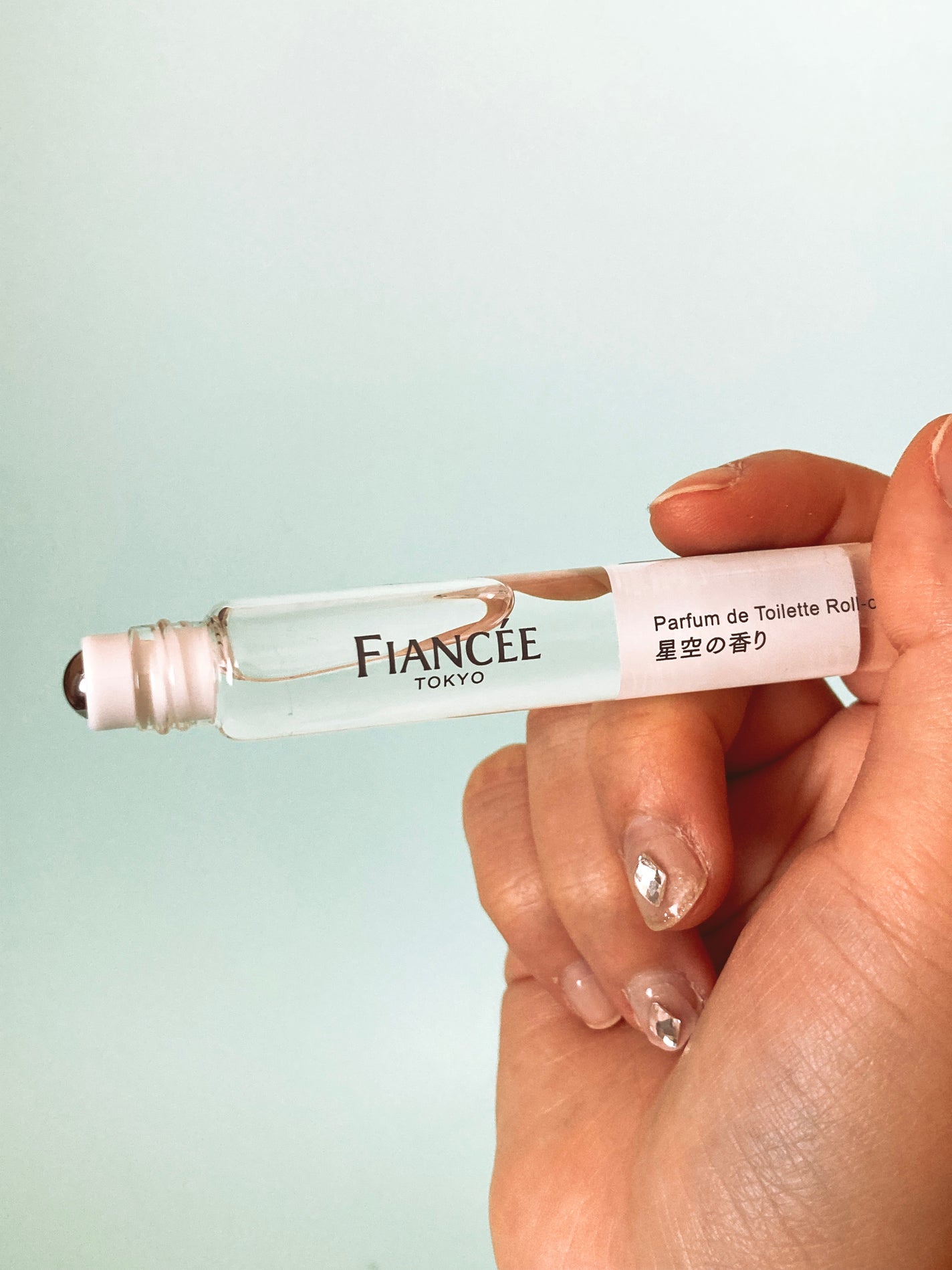 パルファンドトワレ ロールオン 星空の香り/フィアンセ/香水(レディース)を使ったクチコミ(1枚目)