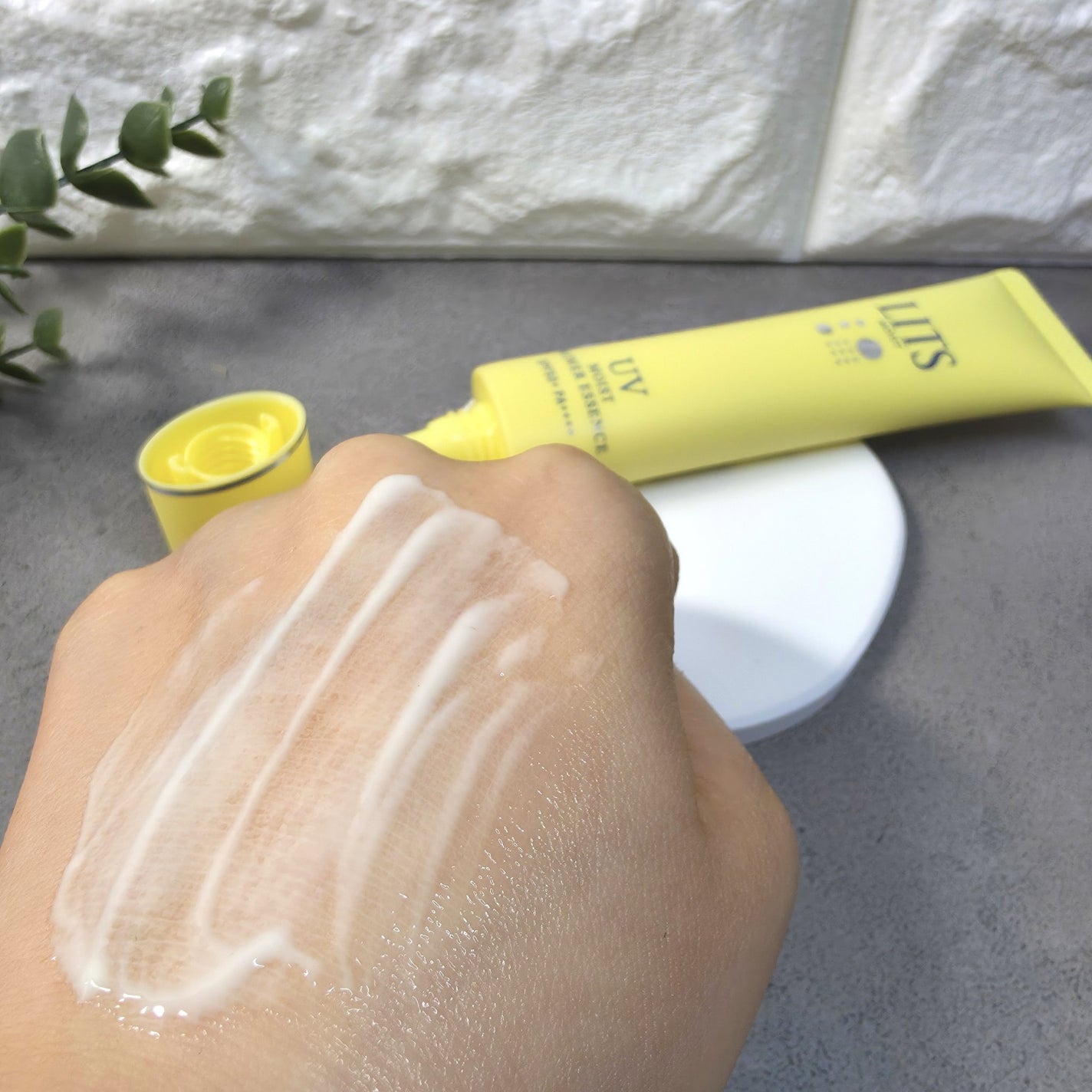 モイストC UVプライマー エッセンス/リッツ/化粧下地を使ったクチコミ(3枚目)