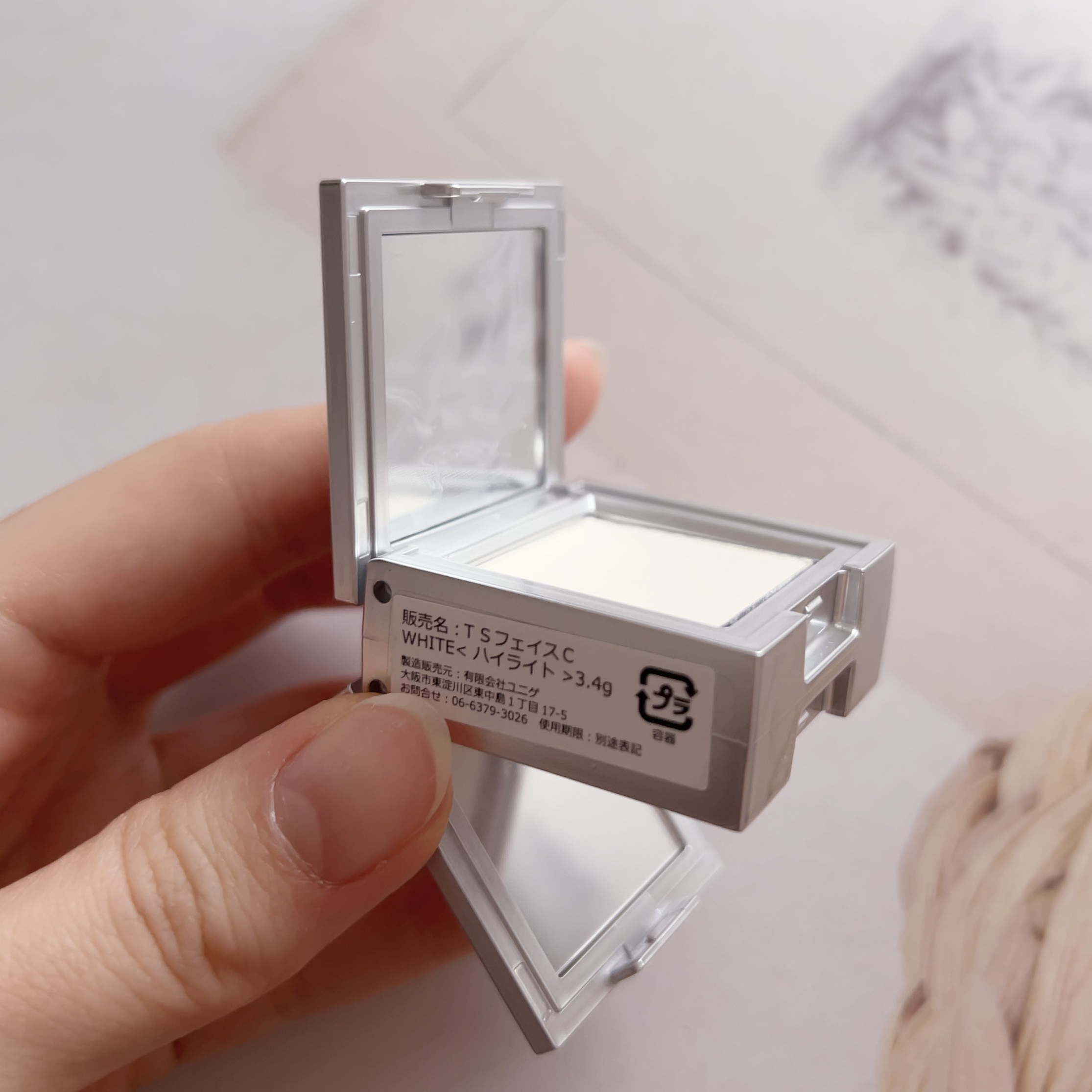 ストロビングフェイスキューブ/TWO SLASH FOUR/ハイライトを使ったクチコミ（2枚目）