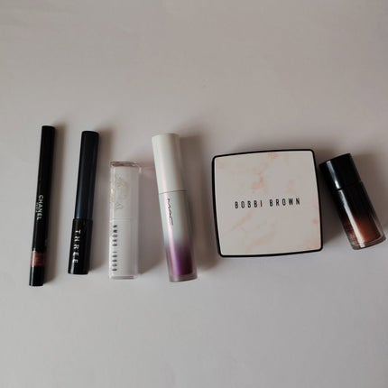 シアーフィニッシュ ブラーリング パウダー/BOBBI BROWN/プレストパウダーを使ったクチコミ(1枚目)