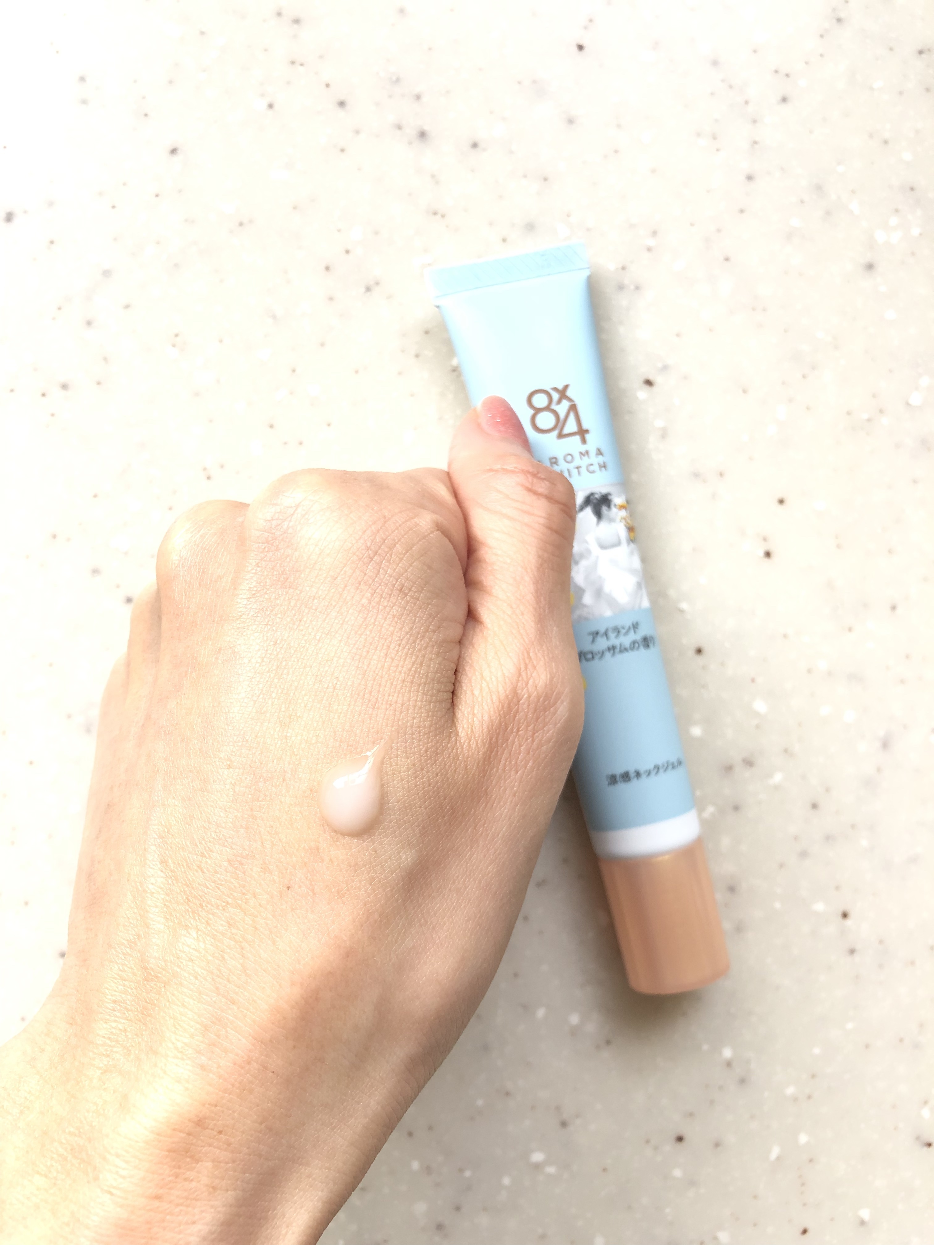 8x4 アロマスイッチ 涼感ネックジェル アイランドブロッサムの香り/８ｘ４/デオドラント・制汗剤を使ったクチコミ（2枚目）