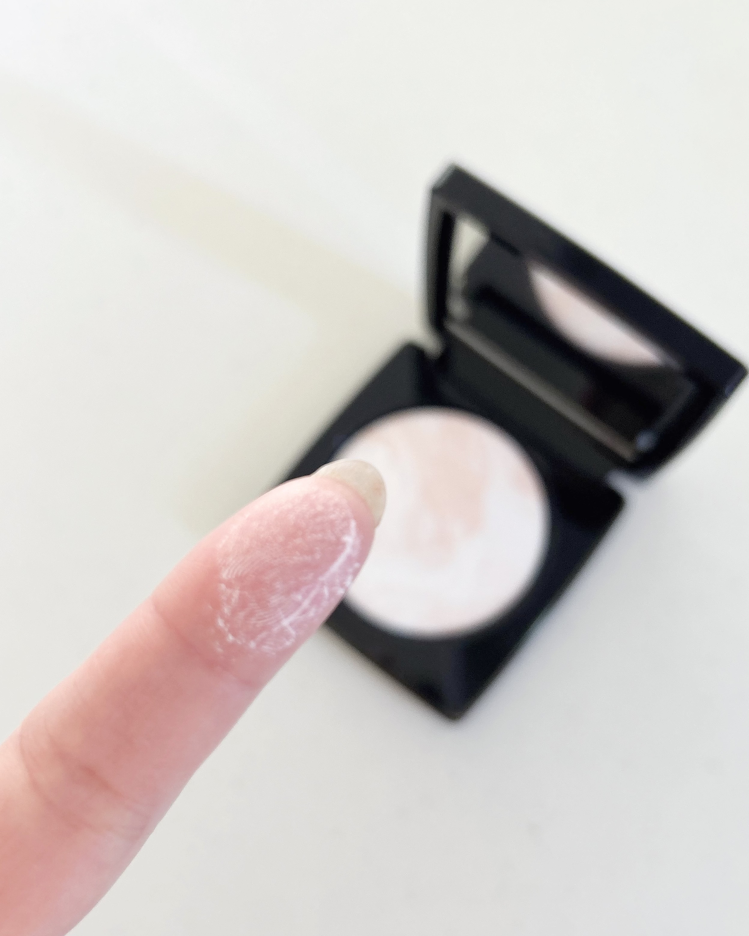 BOBBI BROWN シアーフィニッシュ ブラーリングパウダー 10g シアーフィニッシュ ブラーリング パウダー | ボビイ ブラウン