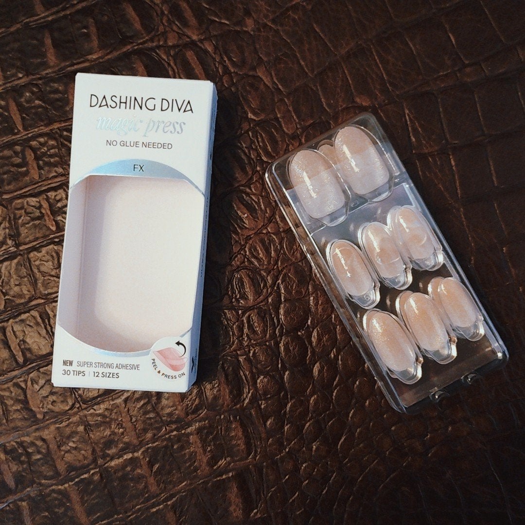 mcgroupakiko on LIPS 「指先が華やかだと自己満足できるので、セルフネイル派です。仕事が..」(4枚目)