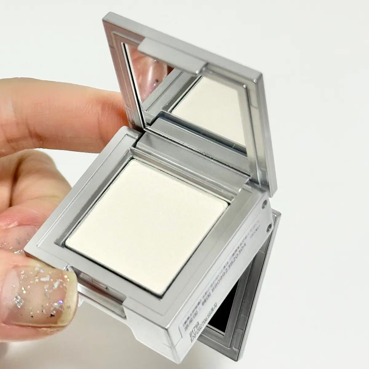 ストロビングフェイスキューブ/TWO SLASH FOUR/ハイライトを使ったクチコミ(2枚目)