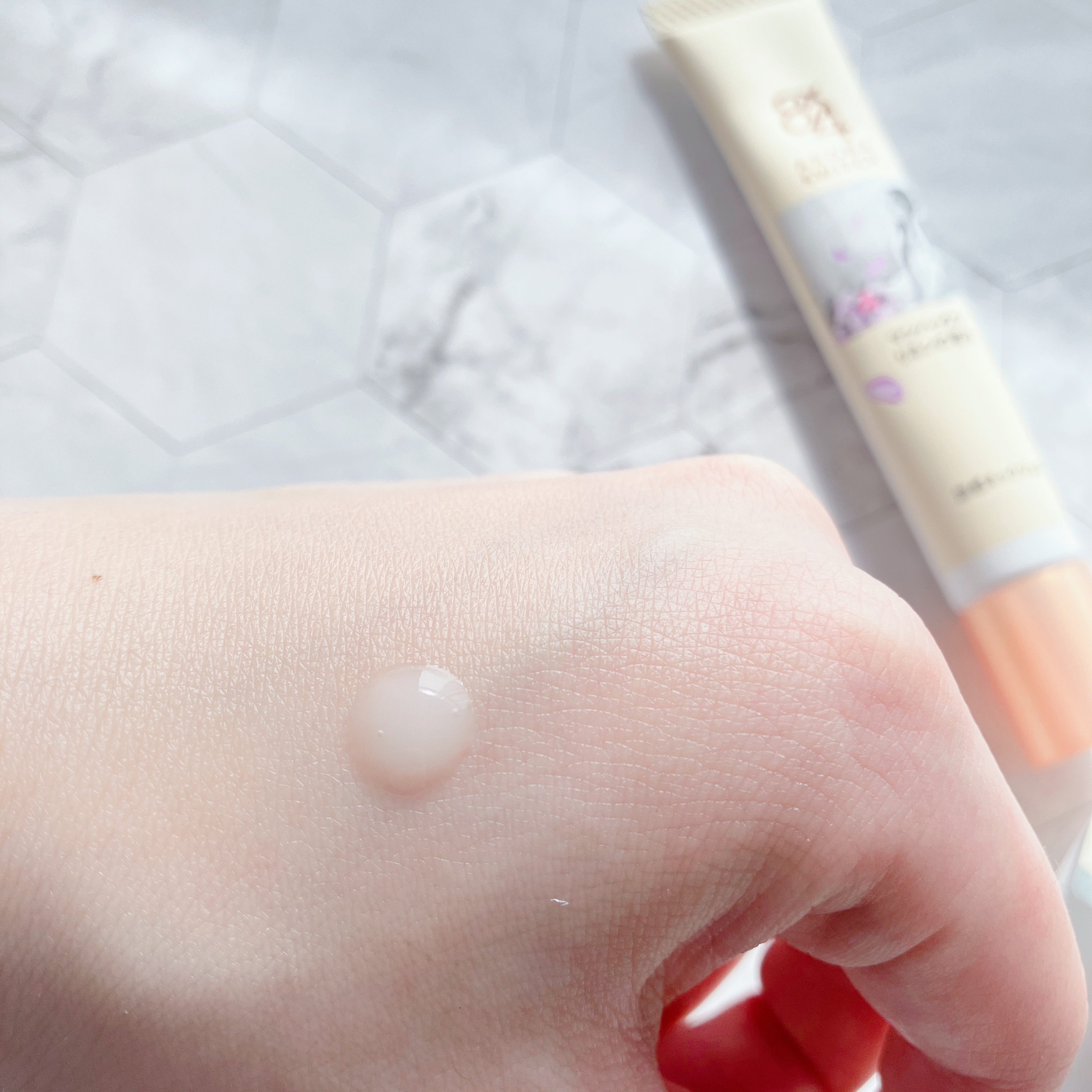 8x4 アロマスイッチ 涼感ネックジェル パリスブーケの香り/８ｘ４/デオドラント・制汗剤を使ったクチコミ（2枚目）