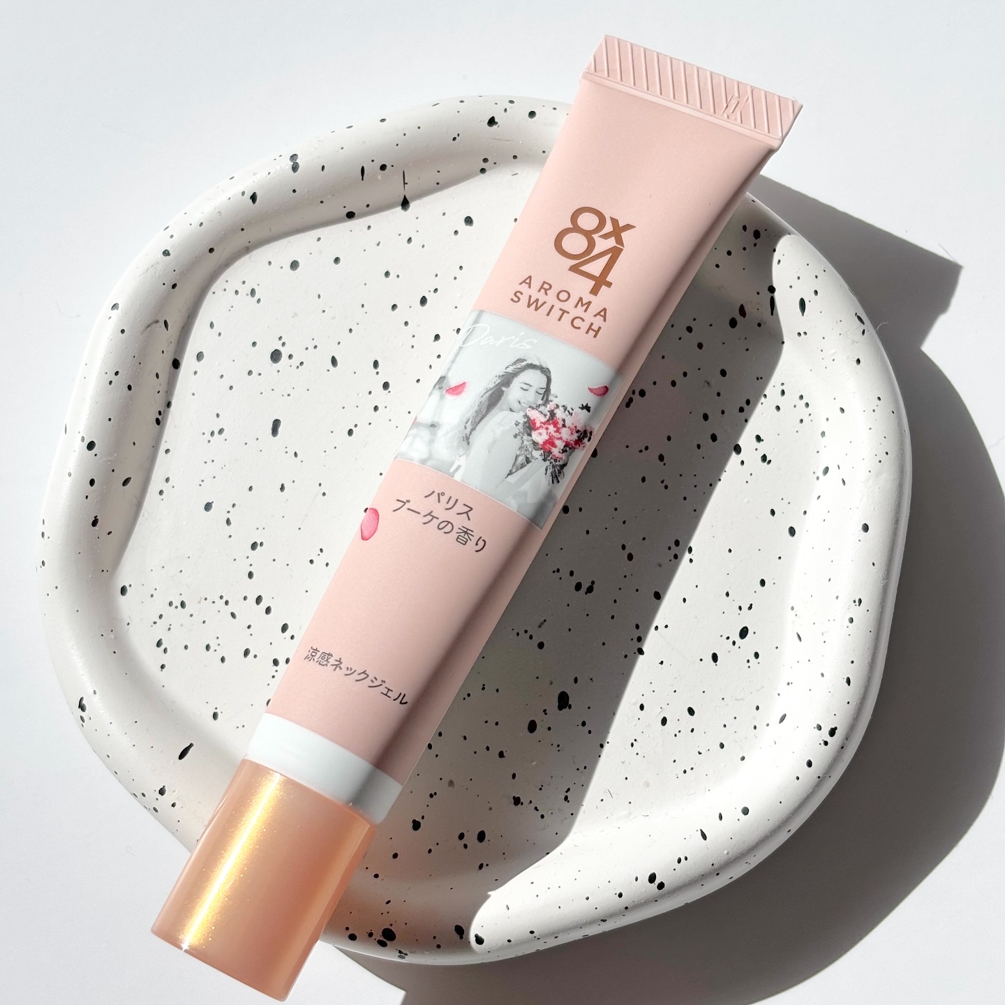 8x4 アロマスイッチ 涼感ネックジェル パリスブーケの香り/８ｘ４/デオドラント・制汗剤を使ったクチコミ（2枚目）