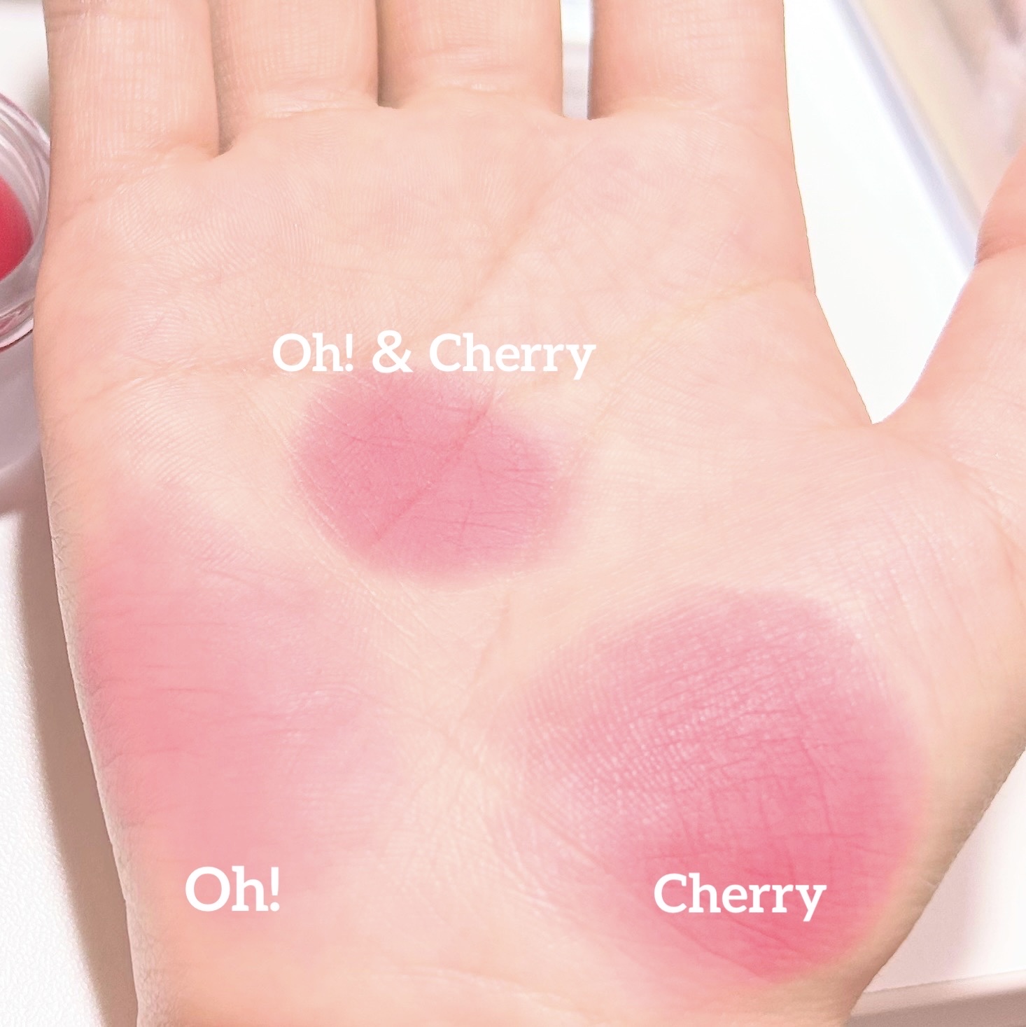 fwee フィー フィンガーライク シリコン リップブラシのクチコミ「プリン混ぜたら可愛すぎた！！！
この2色グラデしたり混ぜたりするとかわいいいいい💗

まじおす.....」（1枚目）