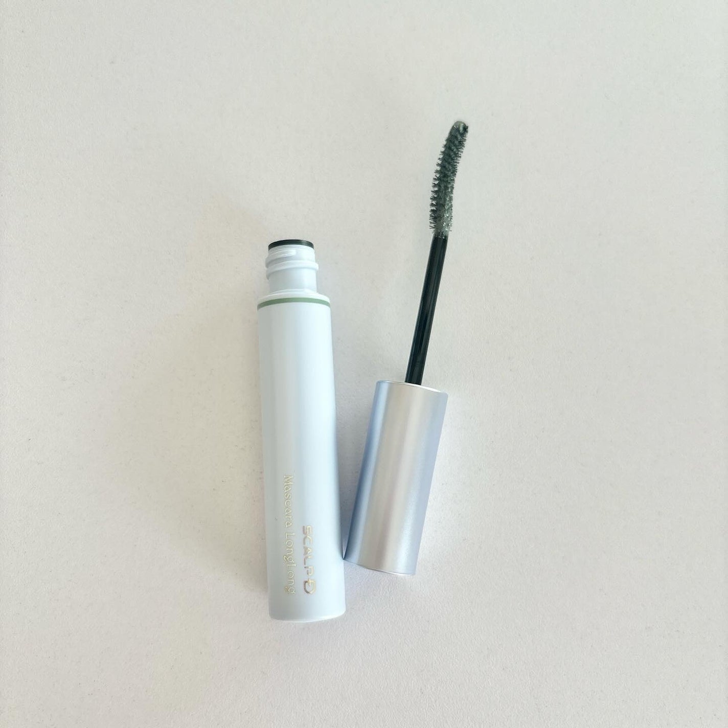 コスメ&スキンケア on LIPS 「スカルプDマスカラ✨ロングロング「ダスティグリーン」まるで雪の..」(1枚目)