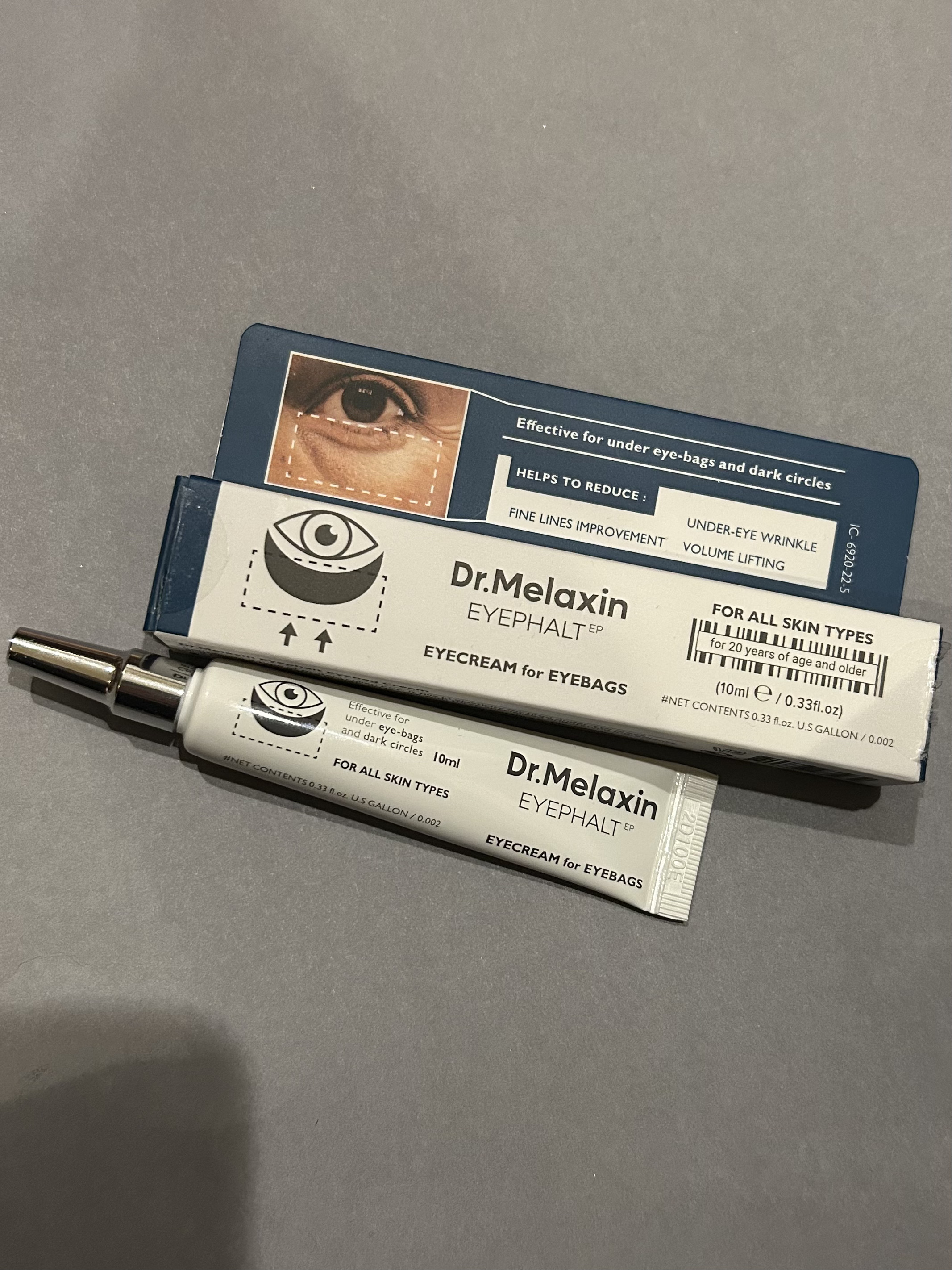 気になる目元ケア

┈┈┈┈┈┈┈┈┈┈
Dr.Melaxin
アイファルトアイバッククリーム
┈┈┈┈┈┈┈┈┈┈


気になる目元のお悩みにスピキュールと再生因子EGFでアプローチしてくれます！

使う量は米粒くらい。少し固めのテクスチ