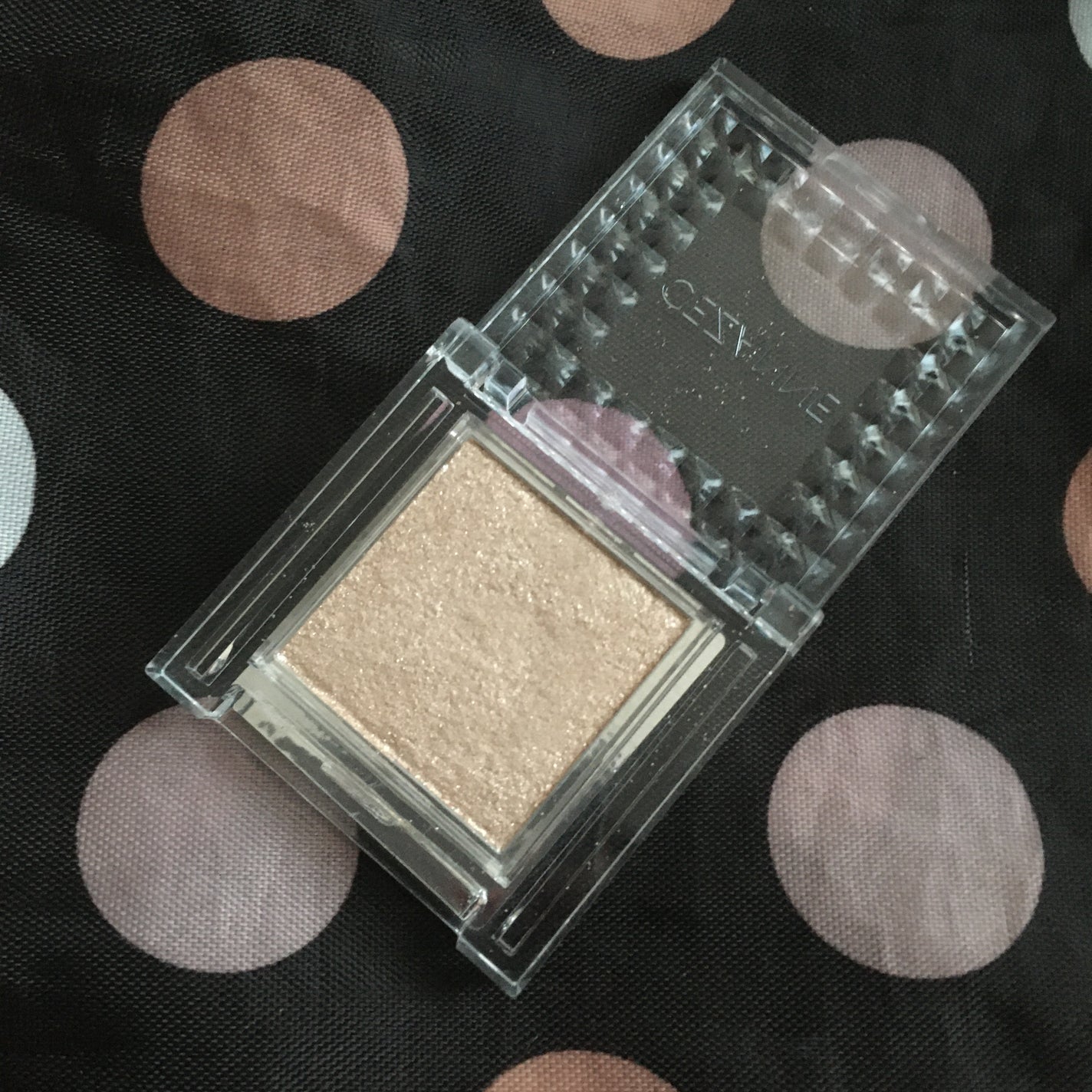 シングルカラーアイシャドウ/CEZANNE/単色アイシャドウを使ったクチコミ(1枚目)