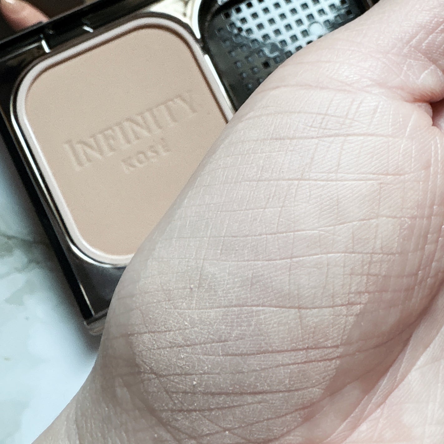 スキンルミナンス ファンデーション/インフィニティ/パウダーファンデーションを使ったクチコミ(3枚目)