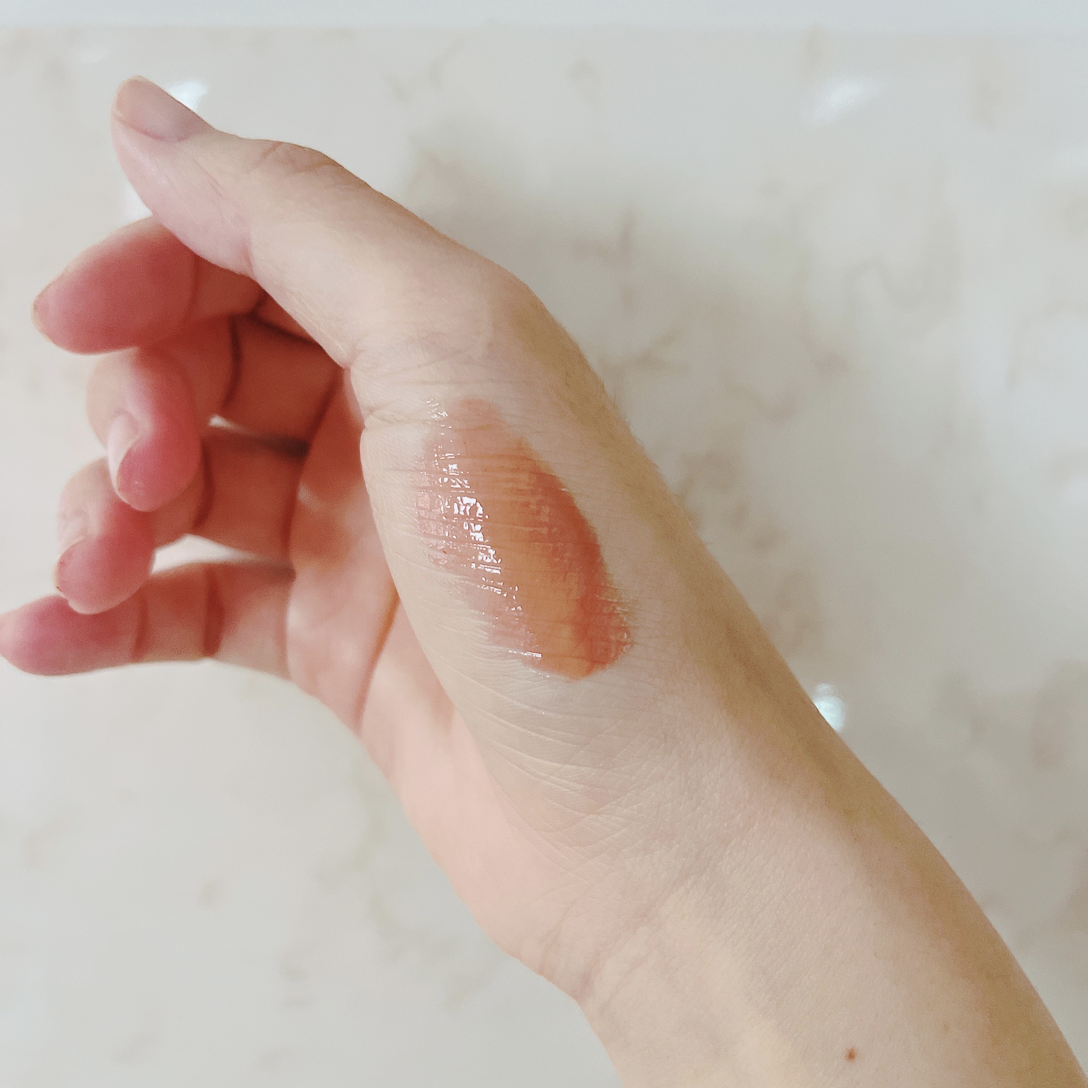 グラスティングカラーグロス 02 ナッティーヴェイグ(NUTTY VAGUE）/rom&nd/リップグロスを使ったクチコミ（2枚目）