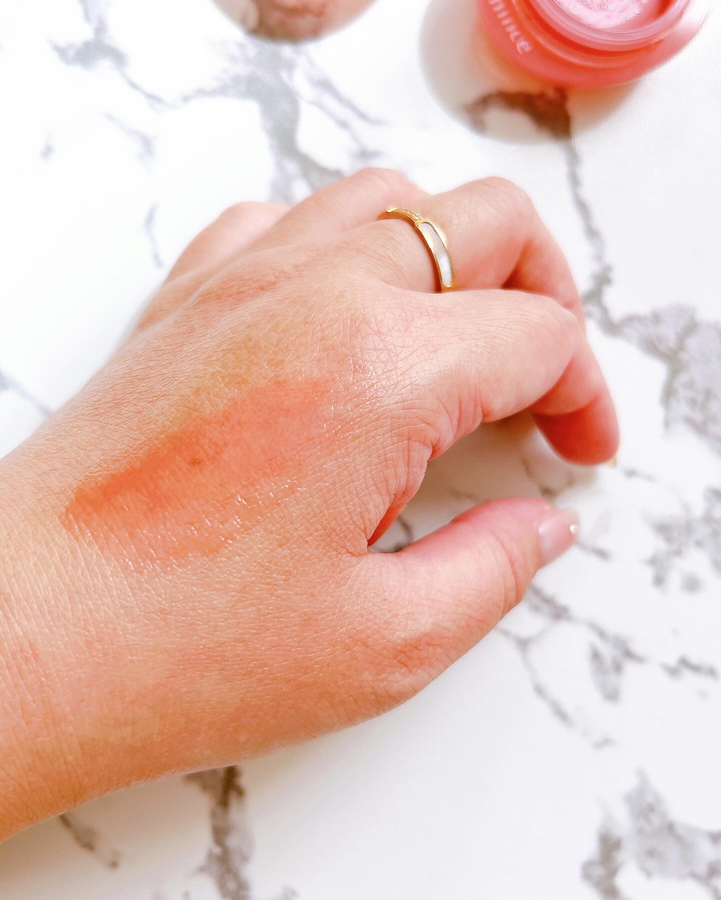 ロウグロウデューイーボール 05 ハグデュー/hince/リップバームを使ったクチコミ（3枚目）