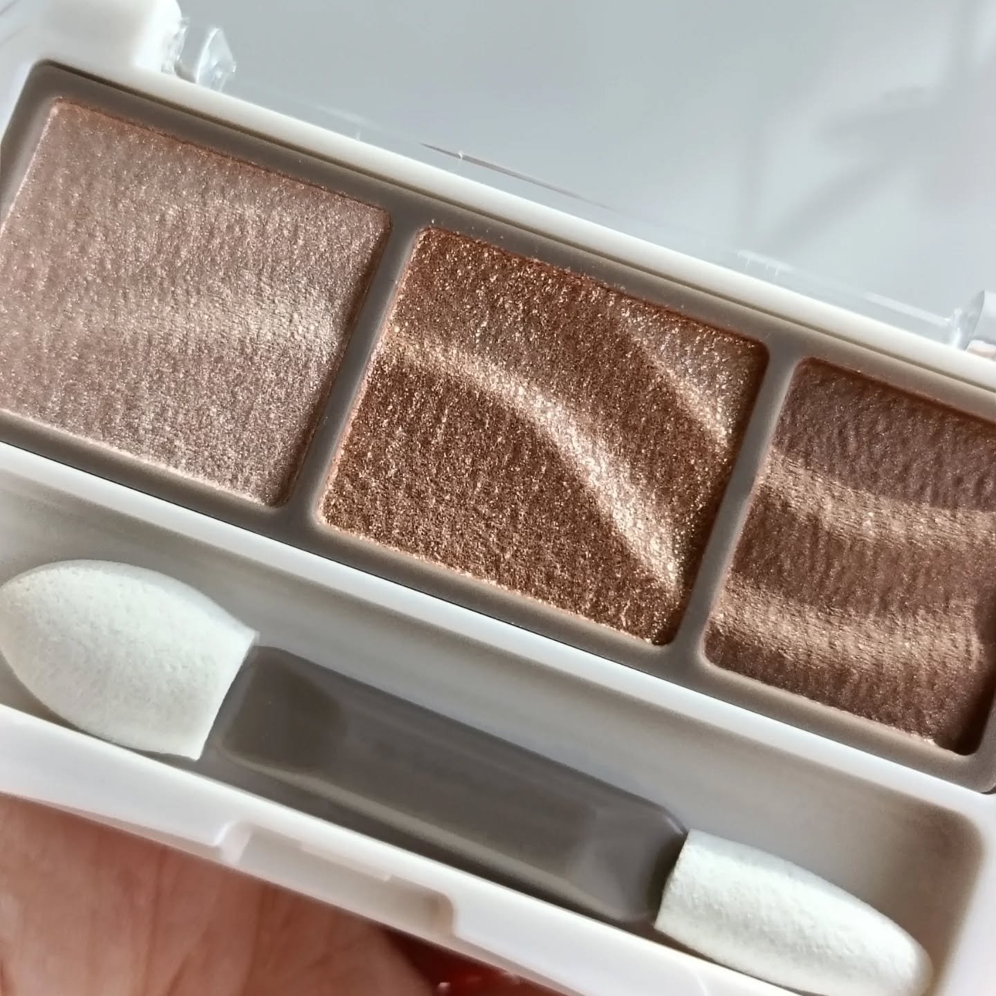 ライティングアップアイシャドウ/CEZANNE/アイシャドウを使ったクチコミ（2枚目）