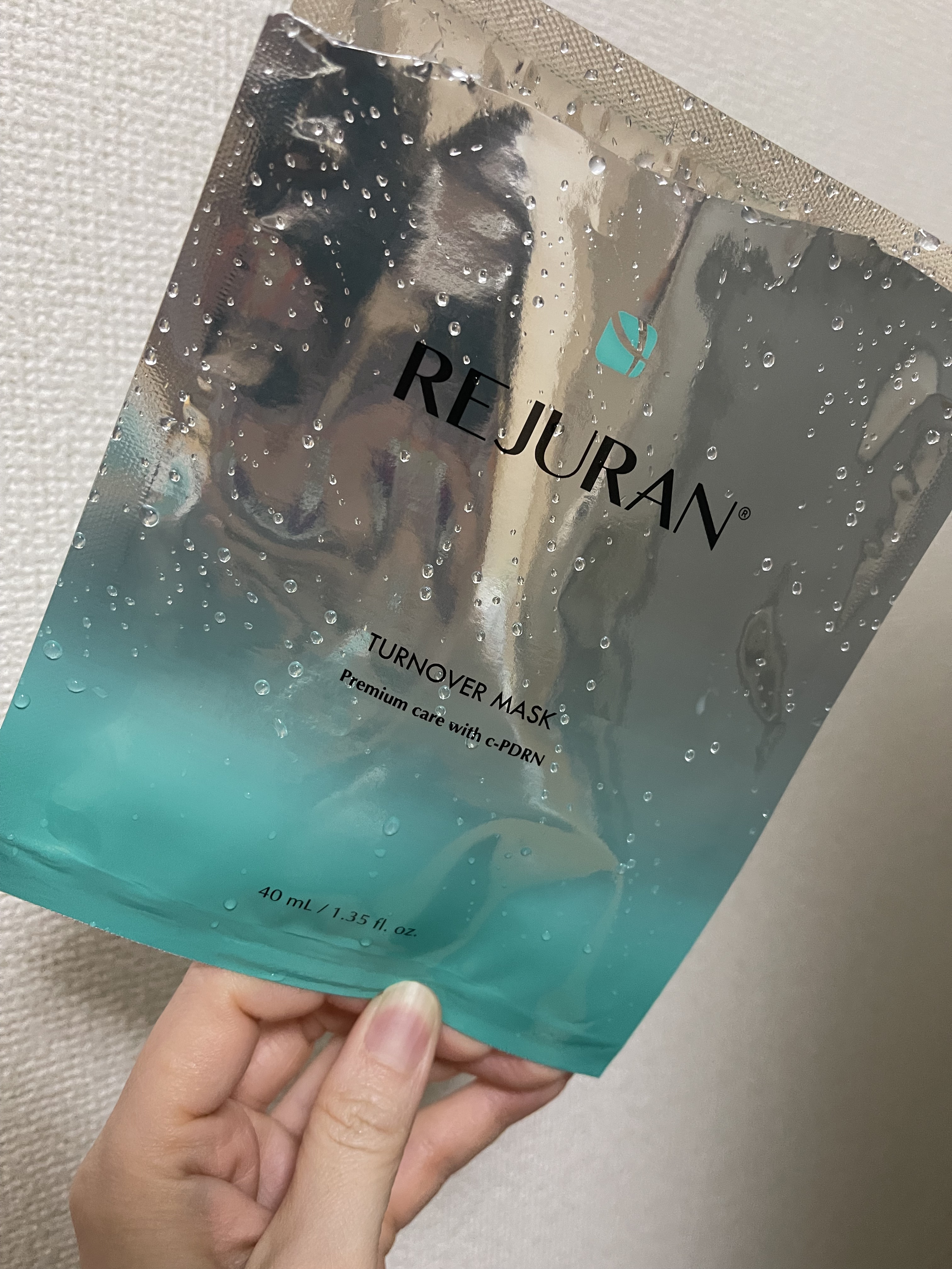 ＊REJURAN ターンオーバーマスク

＼Qoo10のおまけ／

厚手のシートで優しくお肌を
包んでくれました♡

香りも良く癒されます。

シートの液もヒタヒタで
スペシャルケアには嬉しい(^^)

もう1枚あるので、また使いたいと
思