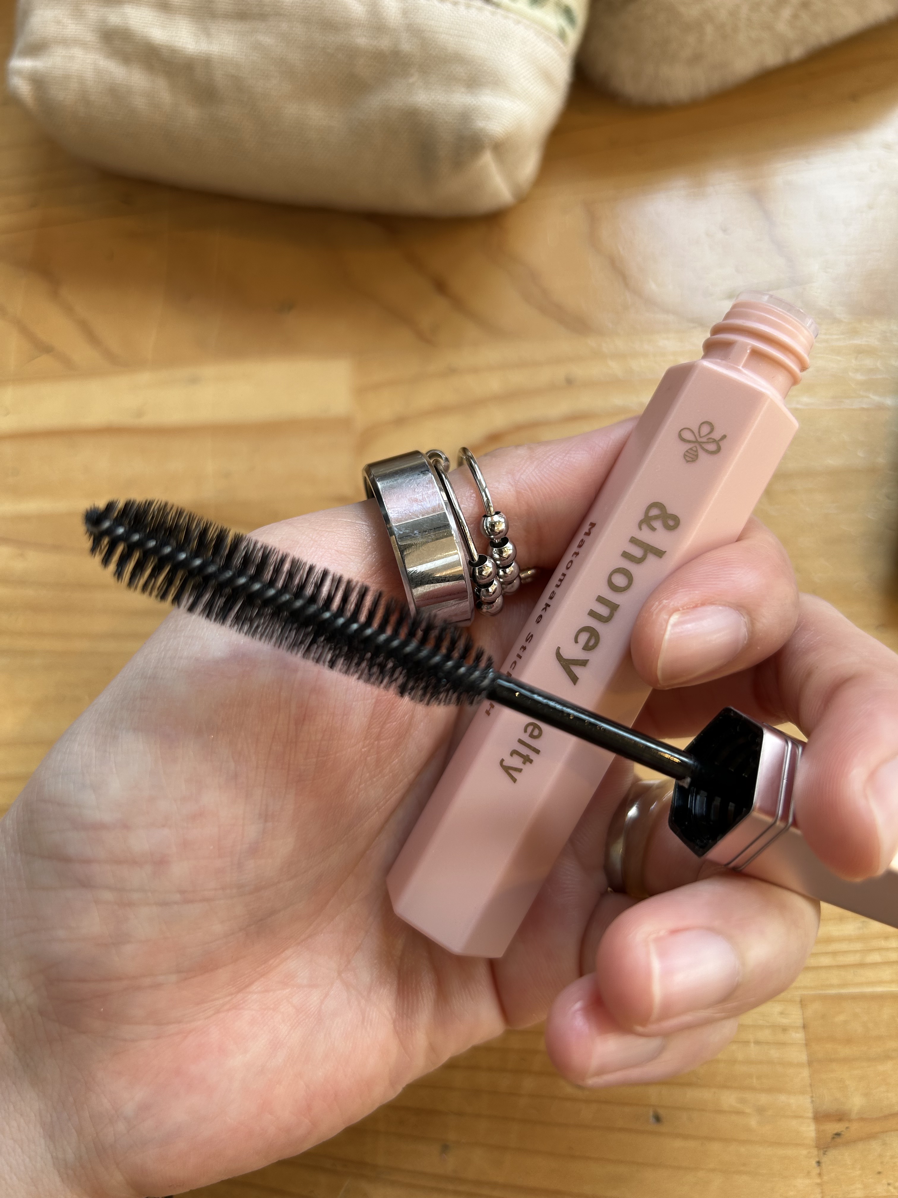 アンドハニー メルティ マトメイクスティック スーパーホールド 4.0/&honey/ヘアジェルを使ったクチコミ（2枚目）