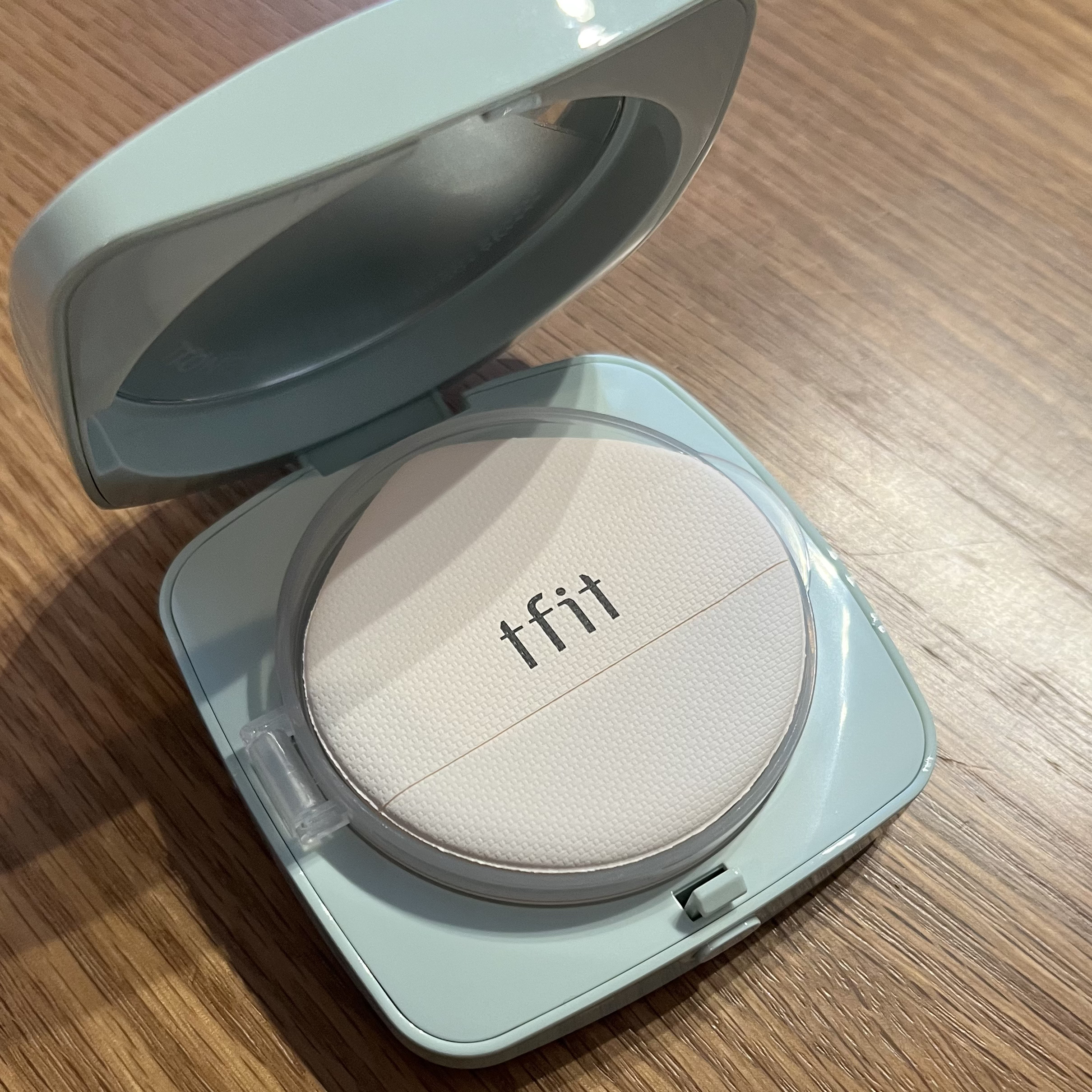 ベースフィットトーンアップサンクッション/TFIT/クッションファンデーションを使ったクチコミ（2枚目）