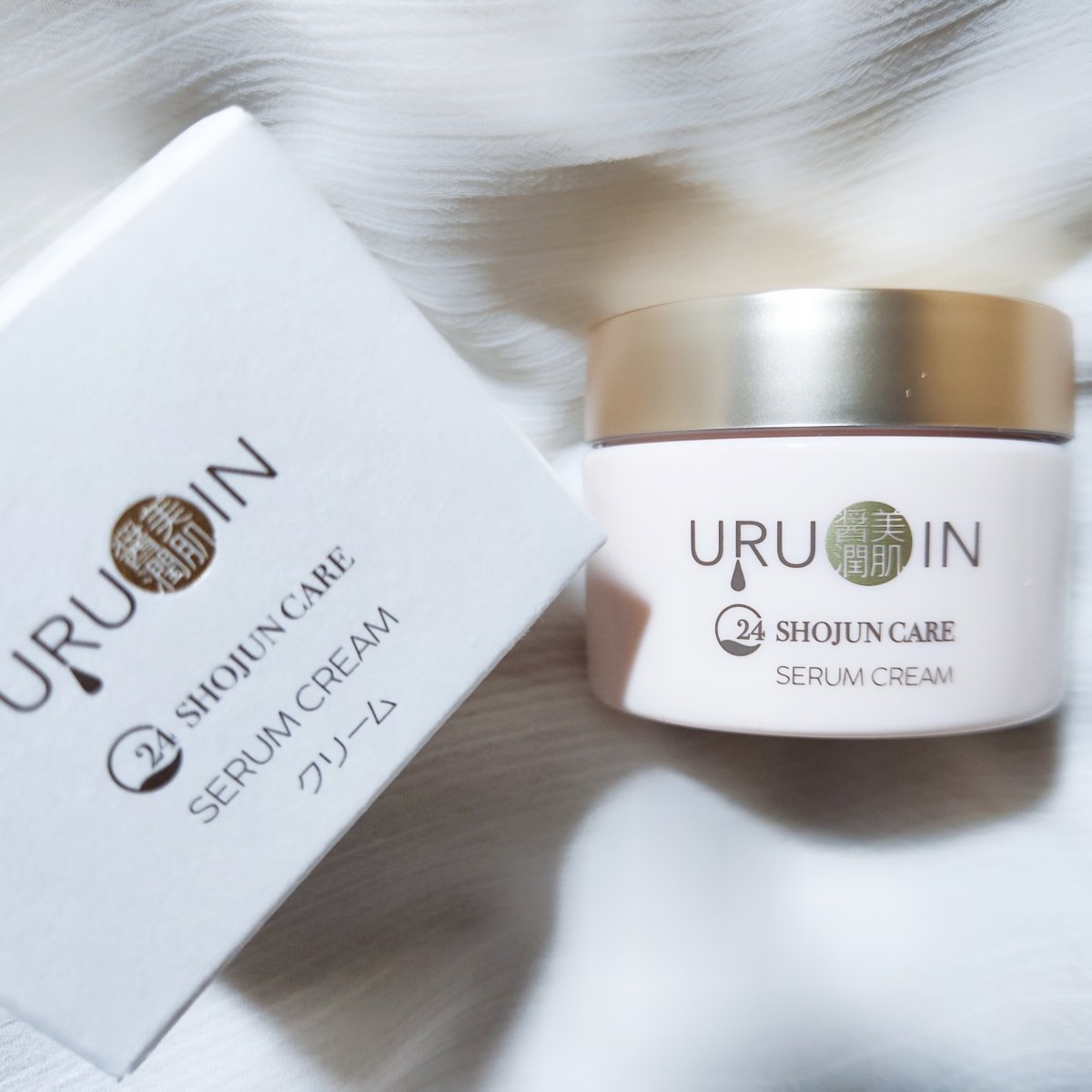 URUOIN (ウルオイン) セラムクリーム


プルンとしたテクスチャのフェイスクリーム。
みずみずしくてもっちりとした使い心地が好みでお気に入りのクリームです。

スパチュラが付いているのも使いやすくてよかったです◎