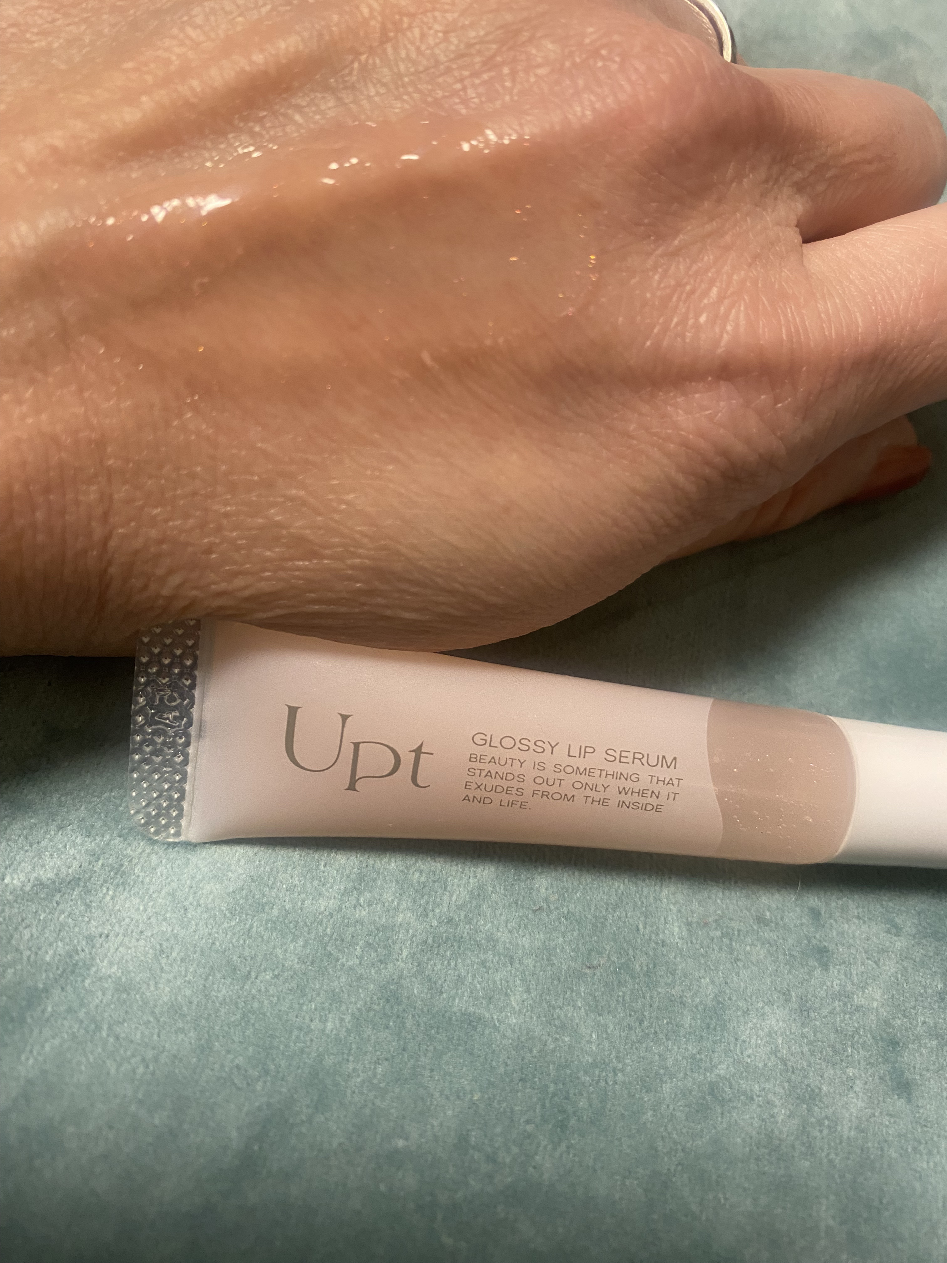 Upt GLOSSY LIP SERUM /Upt/リップケアを使ったクチコミ（1枚目）