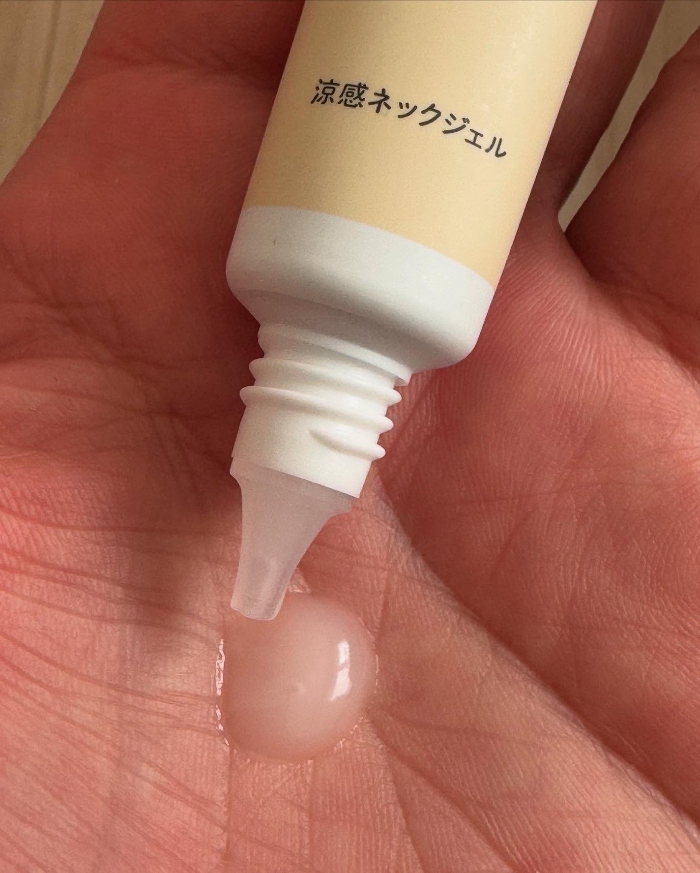 8x4 アロマスイッチ 涼感ネックジェル マンハッタンリネンの香り/8x4/デオドラント・制汗剤を使ったクチコミ(2枚目)