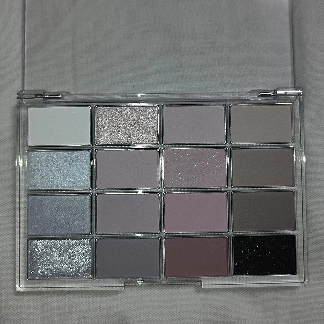 ソフトブラーリングアイパレット/wakemake/アイシャドウパレットを使ったクチコミ（3枚目）