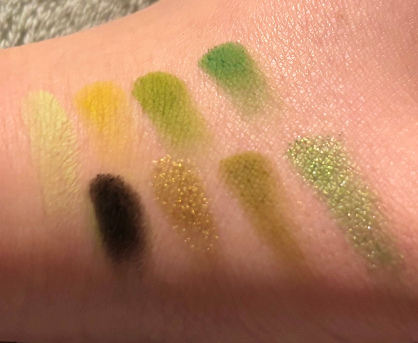 m•_• on LIPS 「#アイシャドウ#アイシャドウパレット#アイメイク#shegla..」(4枚目)