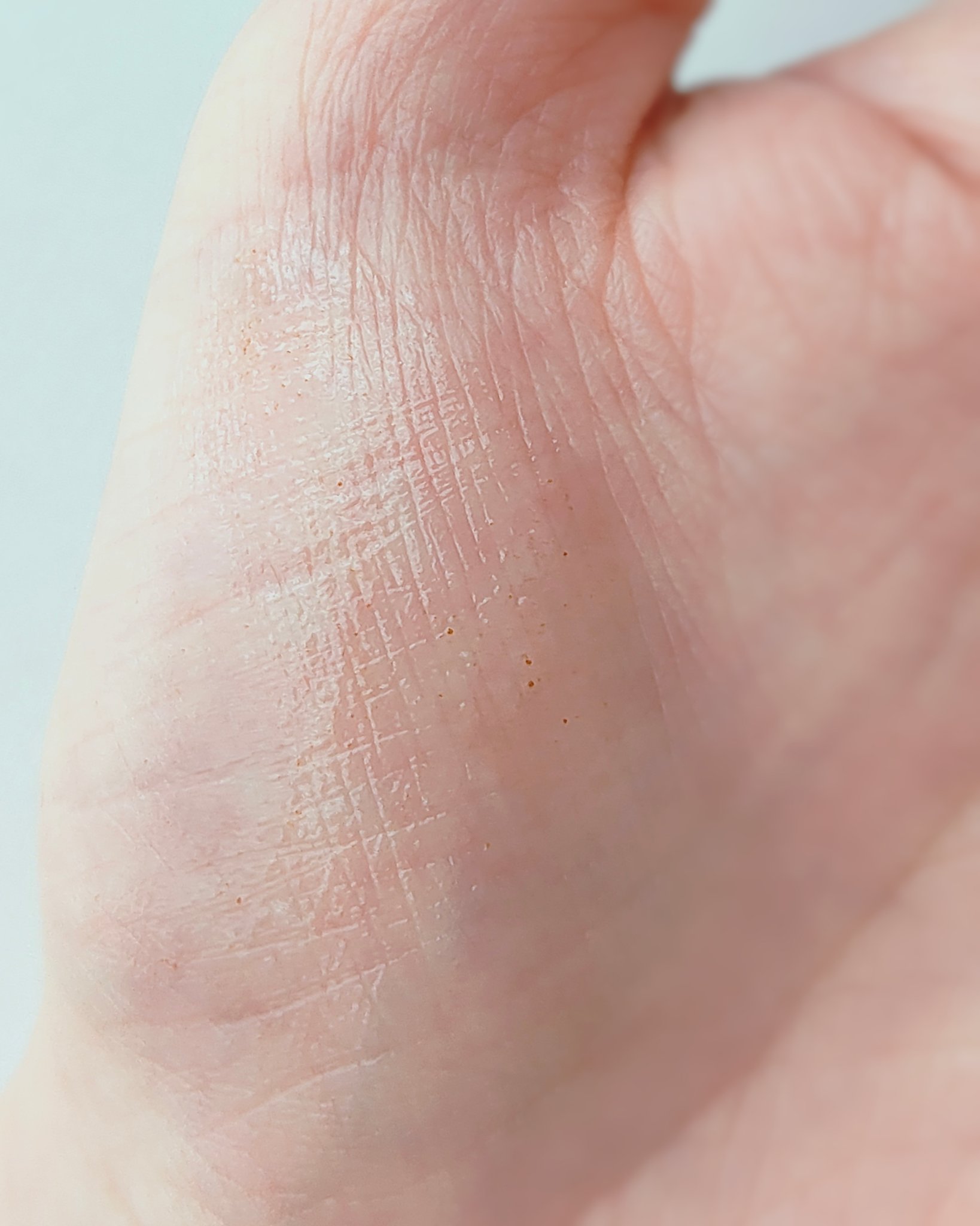 蜂彩膏　ハッカ成分有り/蜂の宝本舗/ボディクリームを使ったクチコミ（3枚目）