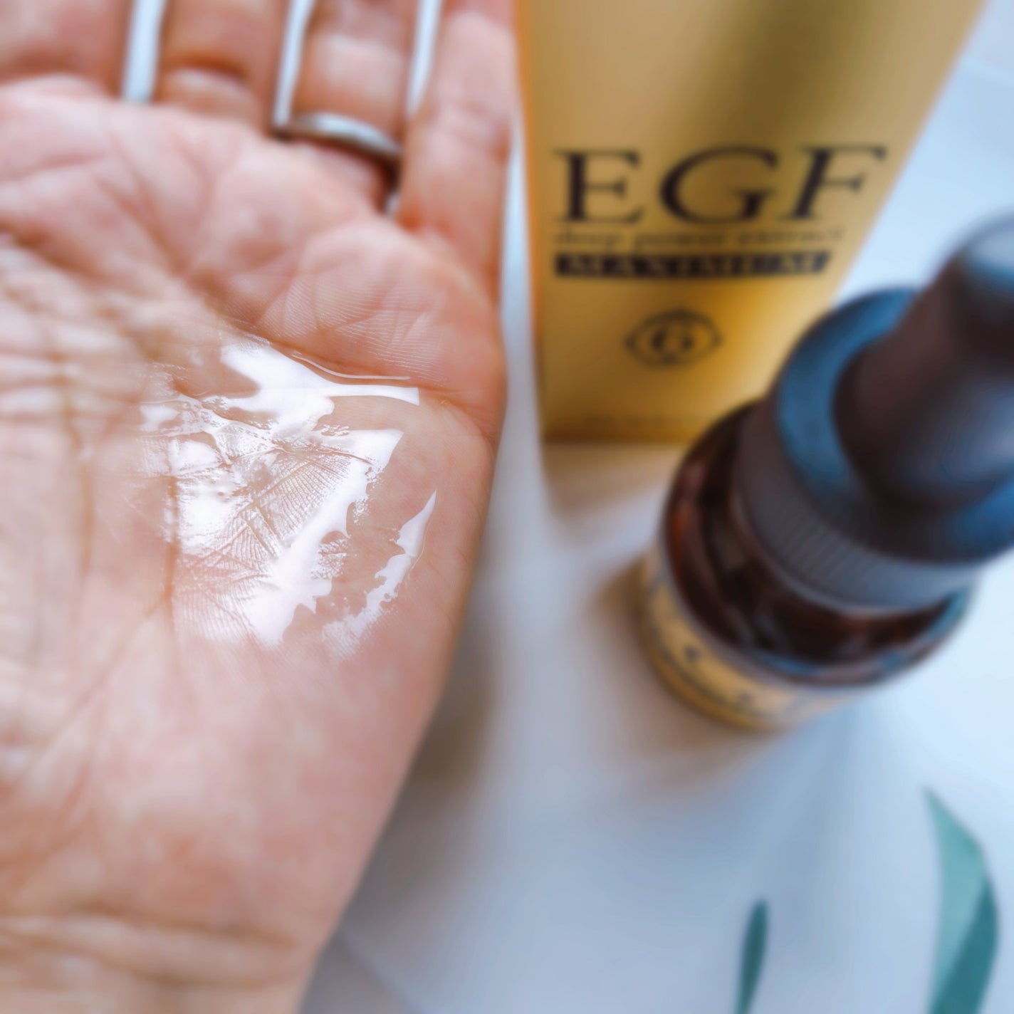 Nana on LIPS 「EGFディープパワーエキスマキシマム20ml高濃度6μgのEG..」(4枚目)