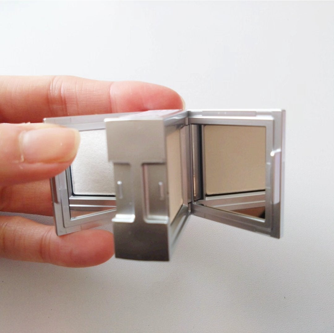 ストロビングフェイスキューブ/TWO SLASH FOUR/ハイライトを使ったクチコミ(4枚目)