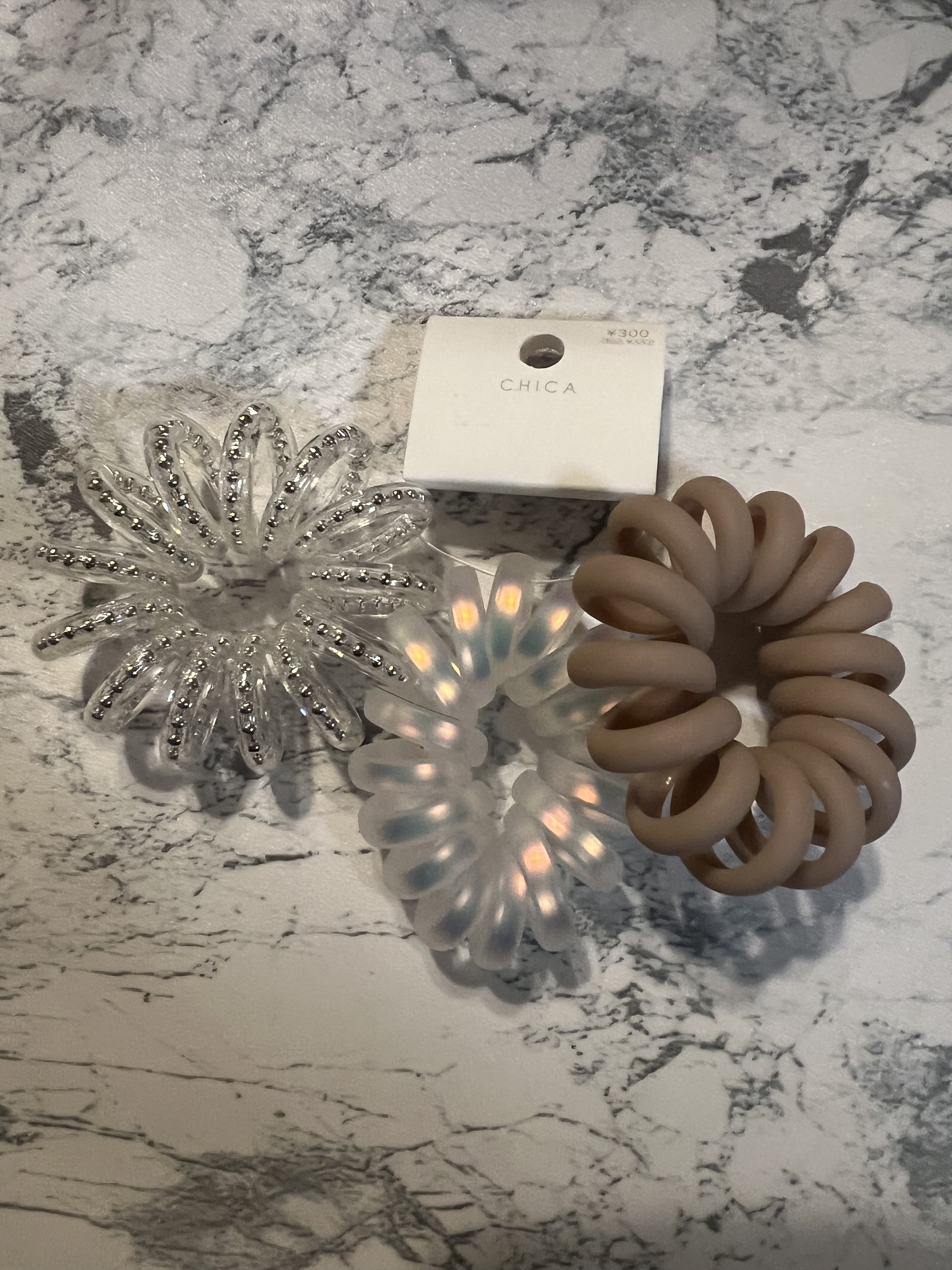 マットパールコイルポニー3個セット/3COINS/ヘアアクセサリーを使ったクチコミ（1枚目）