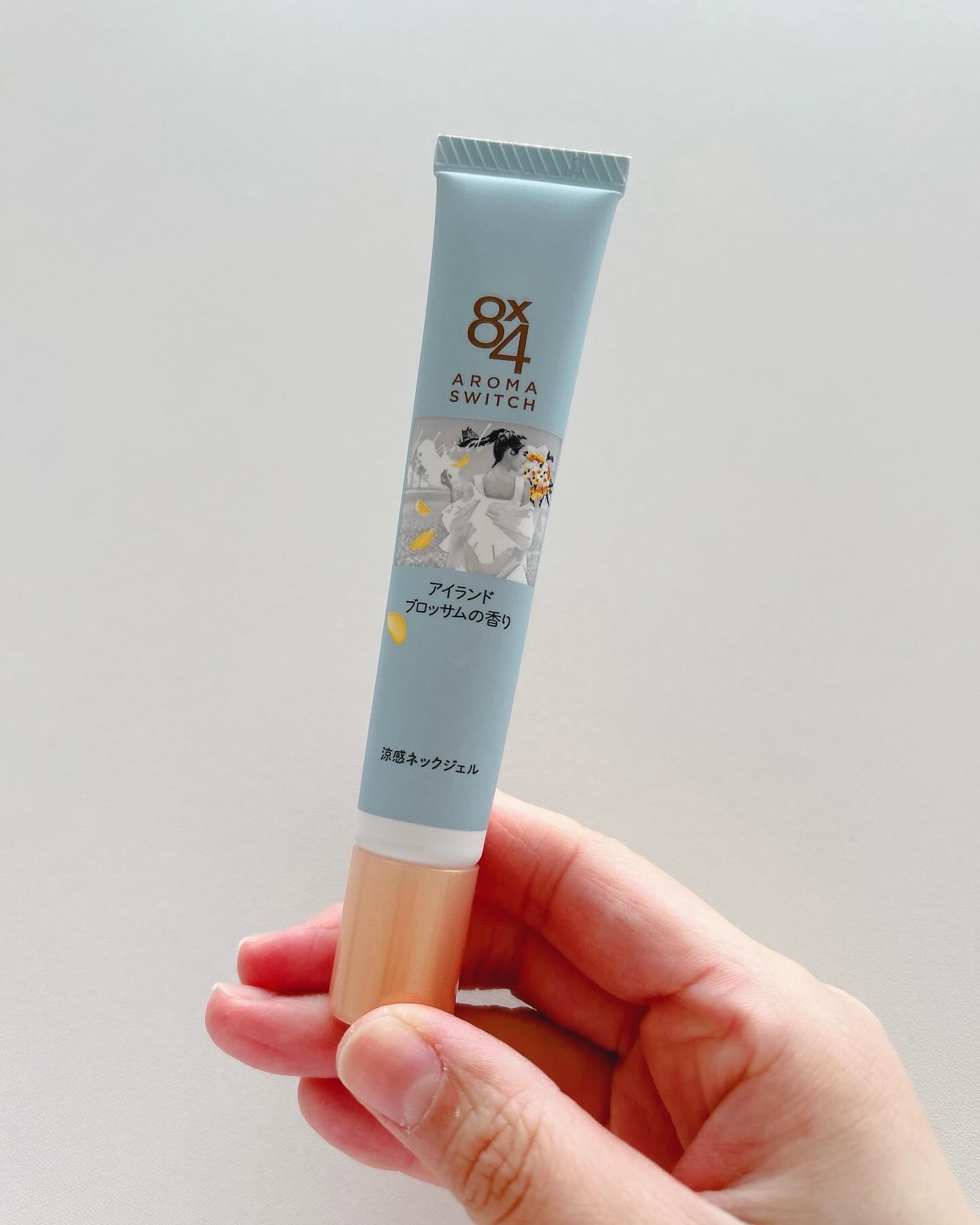 8x4 アロマスイッチ 涼感ネックジェル アイランドブロッサムの香り/８ｘ４/デオドラント・制汗剤を使ったクチコミ（3枚目）