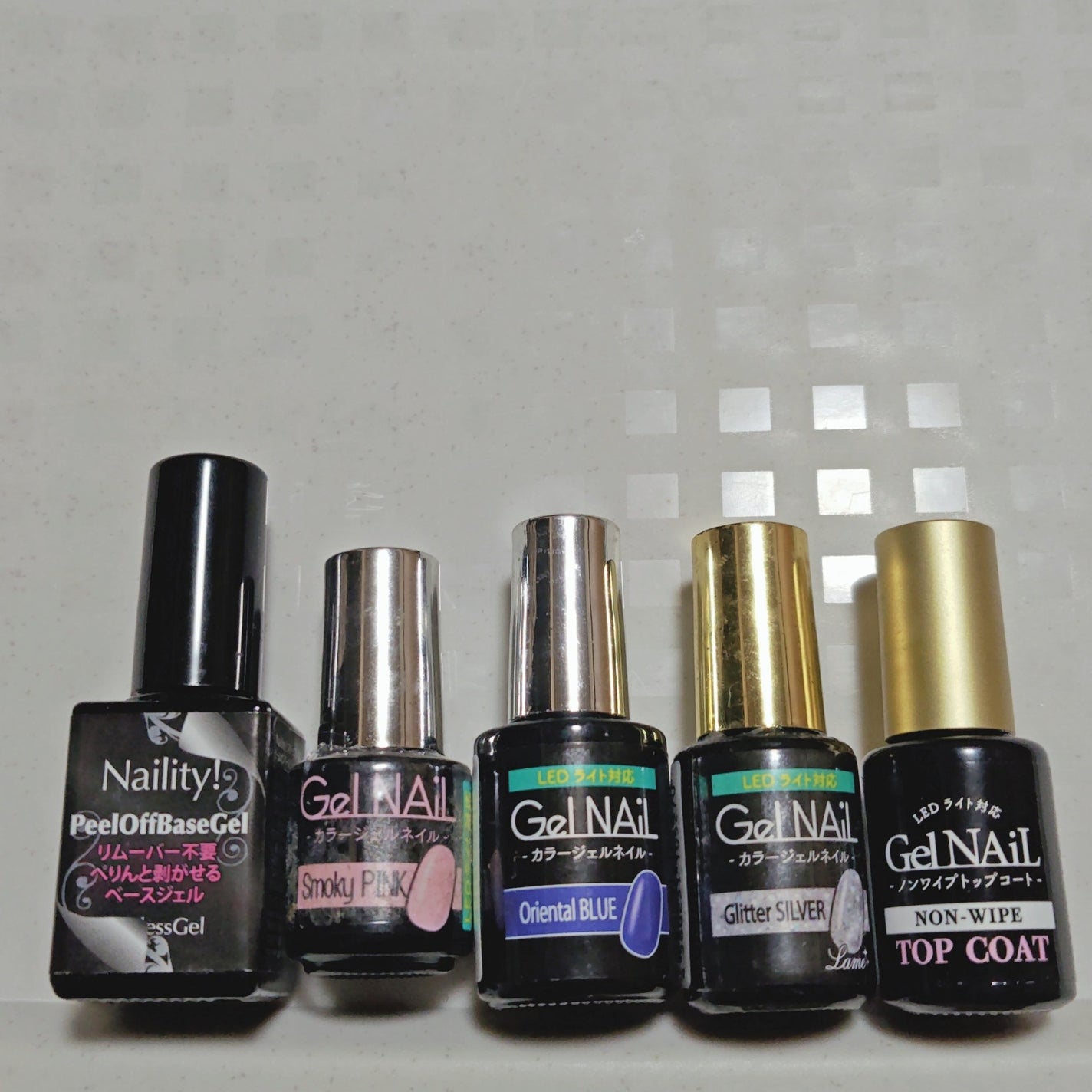 紫音@なるべくフォロバ on LIPS 「ほぼ百均のジェルネイルで作る概念夜桜ネイル🌸🌙*゚✼••┈┈•..」(3枚目)