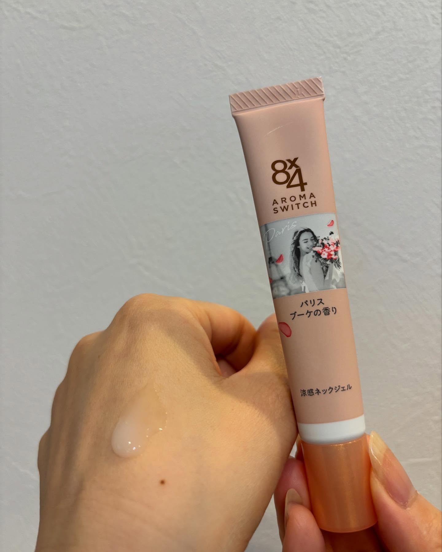 8x4 アロマスイッチ 涼感ネックジェル パリスブーケの香り/８ｘ４/デオドラント・制汗剤を使ったクチコミ（2枚目）
