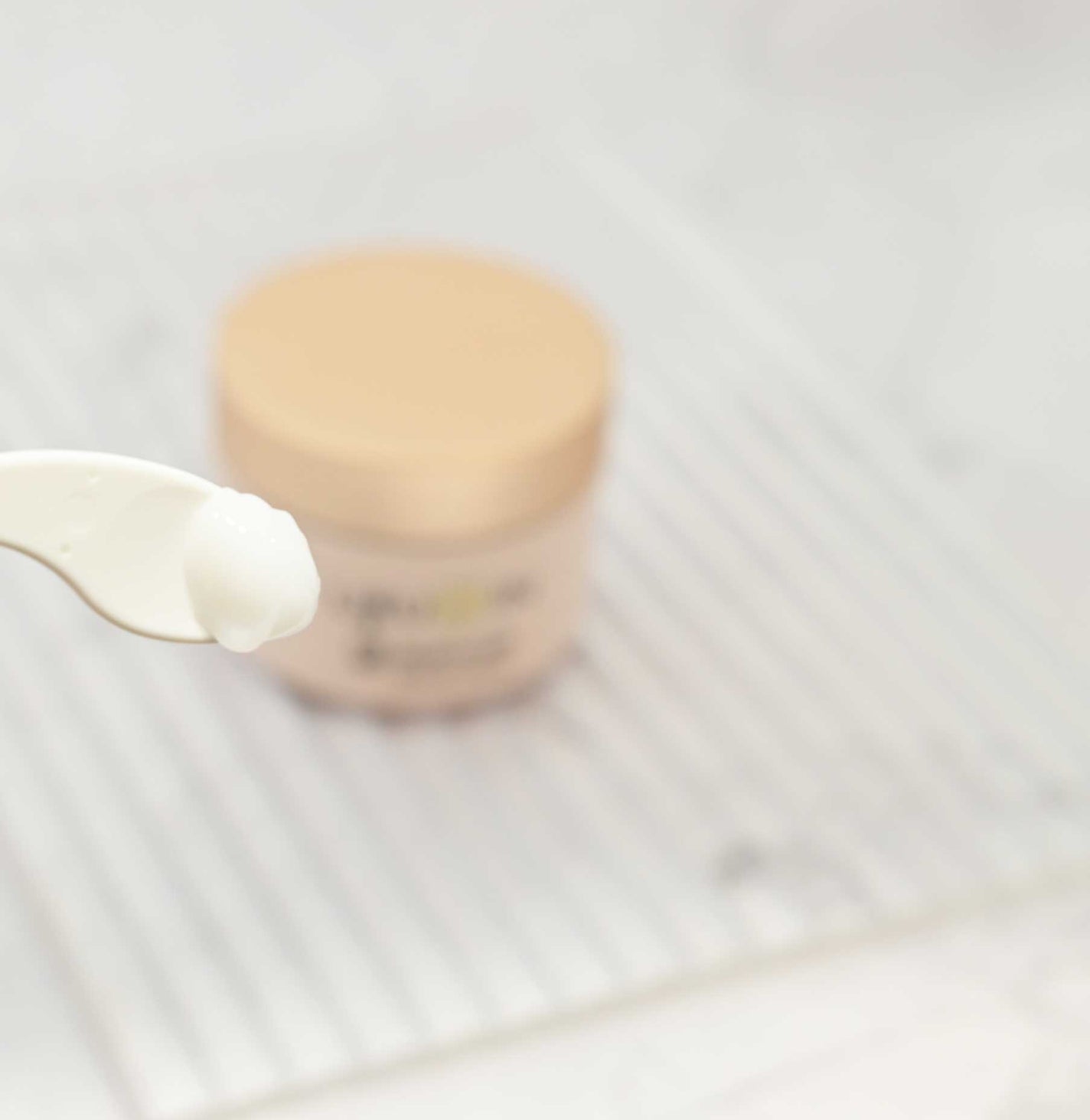 みかんきりん on LIPS 「こちらのセラムクリームを使ってみました。ころんとしたかわいらし..」(1枚目)