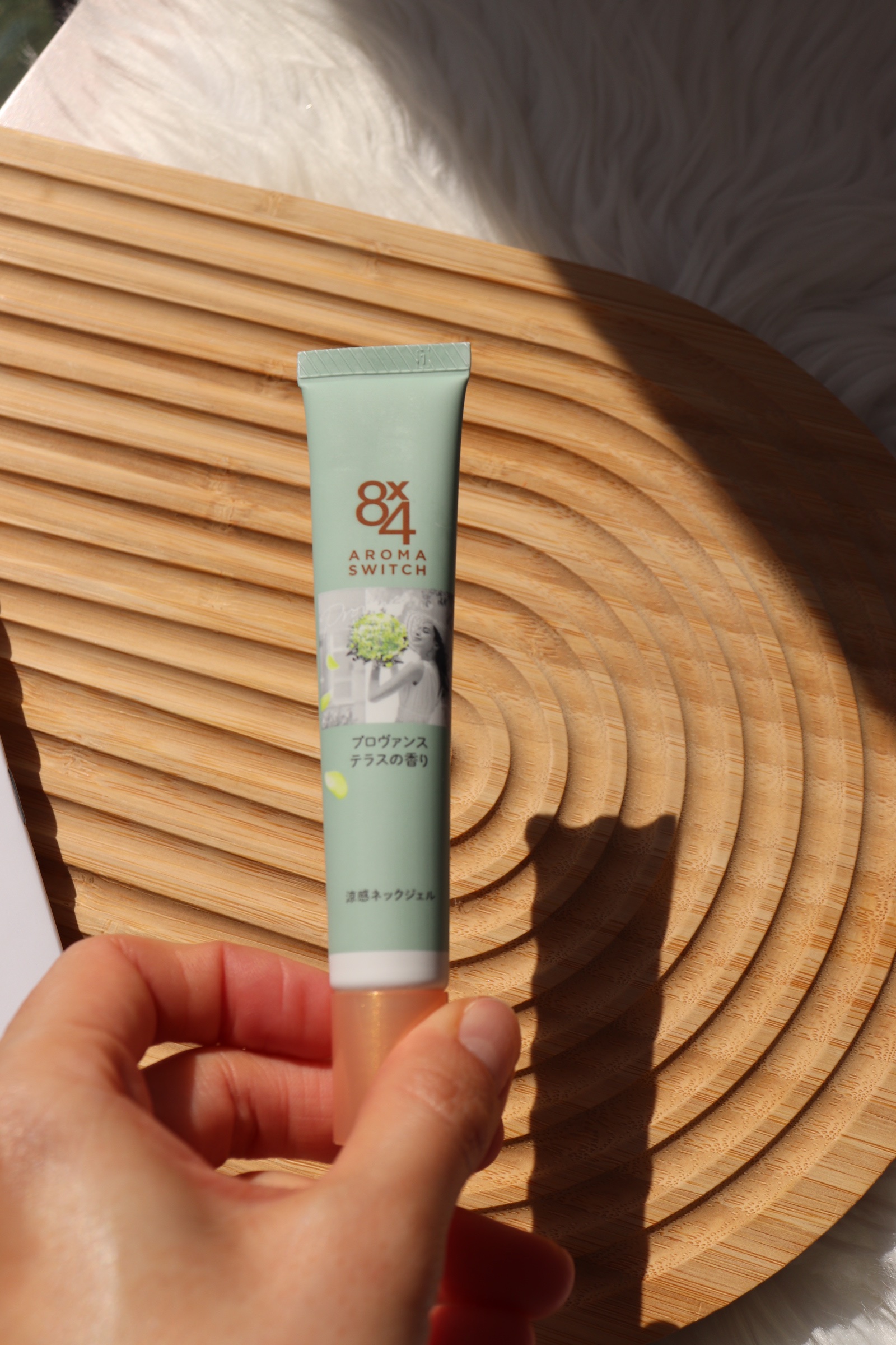 8x4 アロマスイッチ 涼感ネックジェル プロヴァンステラスの香り/８ｘ４/デオドラント・制汗剤を使ったクチコミ（3枚目）