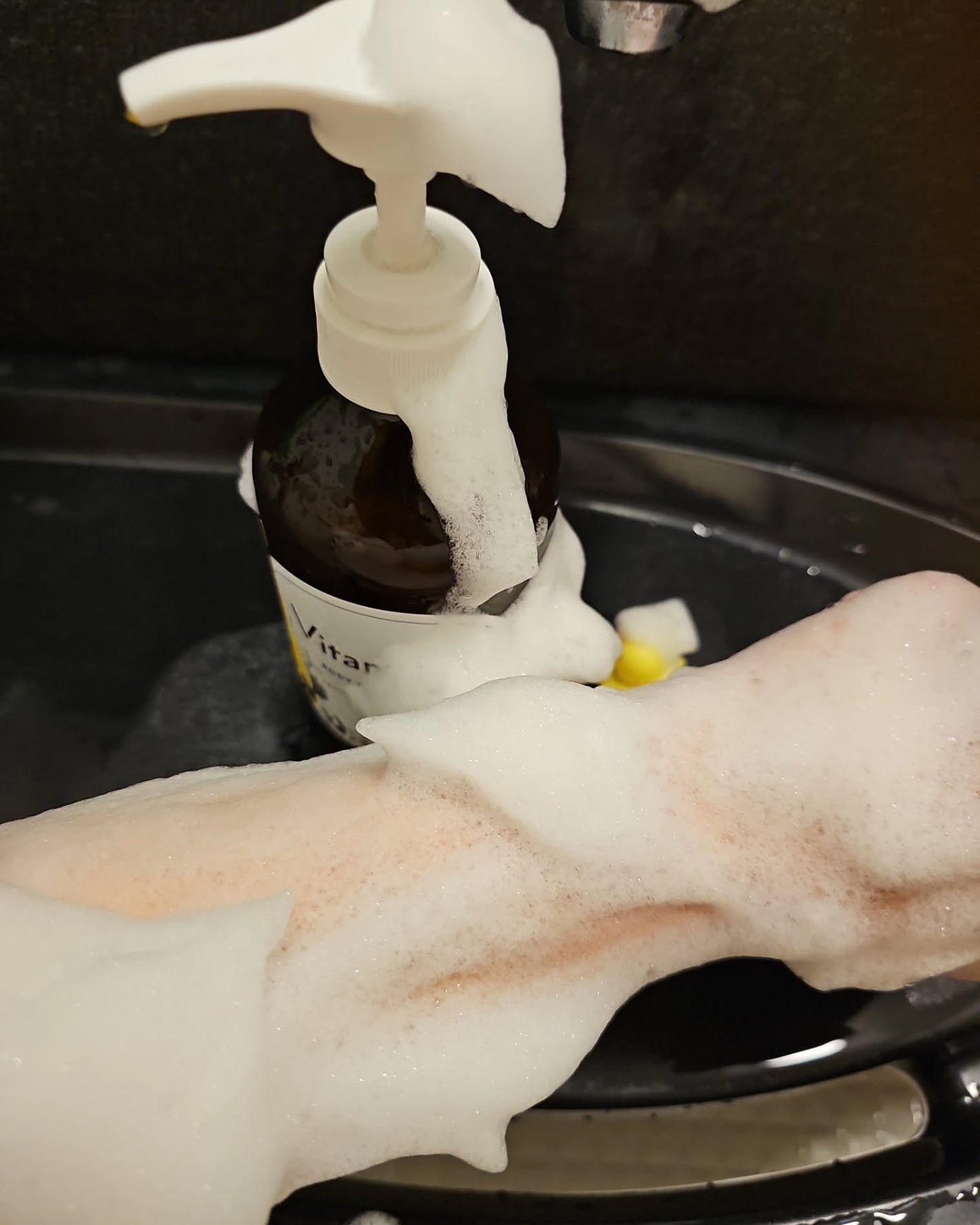 リフレッシングボディソープ(レモン&ベルガモットの香り)/Vitaming/ボディソープを使ったクチコミ(8枚目)