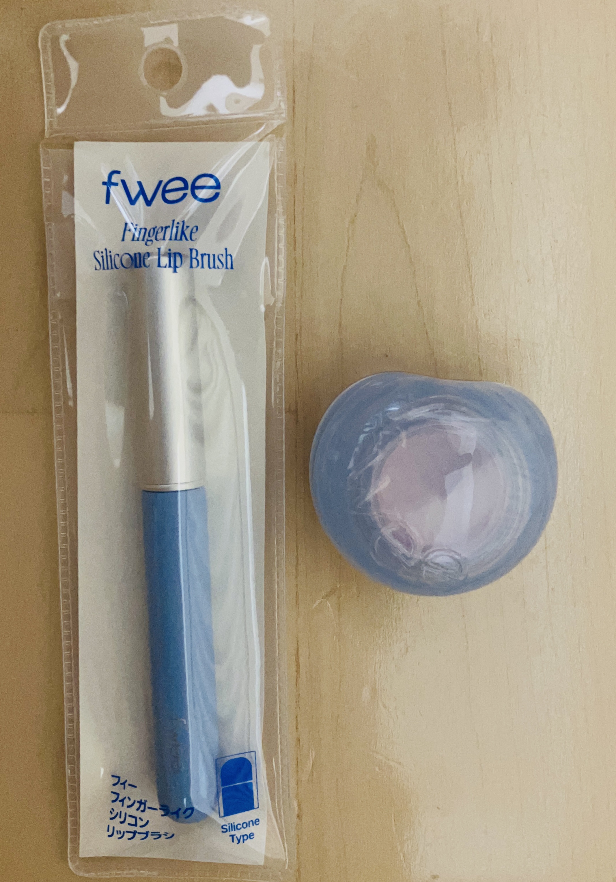 フィー フィンガーライク シリコン リップブラシ/fwee/メイクブラシを使ったクチコミ（1枚目）