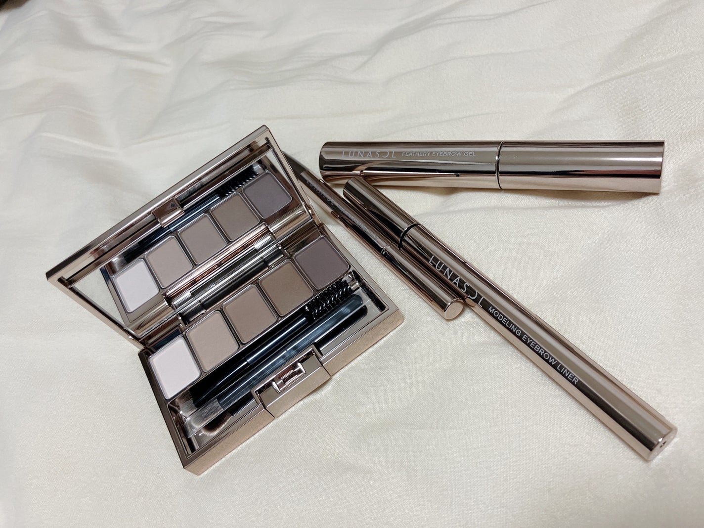 ルナソル フェザリーアイブロウジェル/LUNASOL/眉マスカラを使ったクチコミ(1枚目)