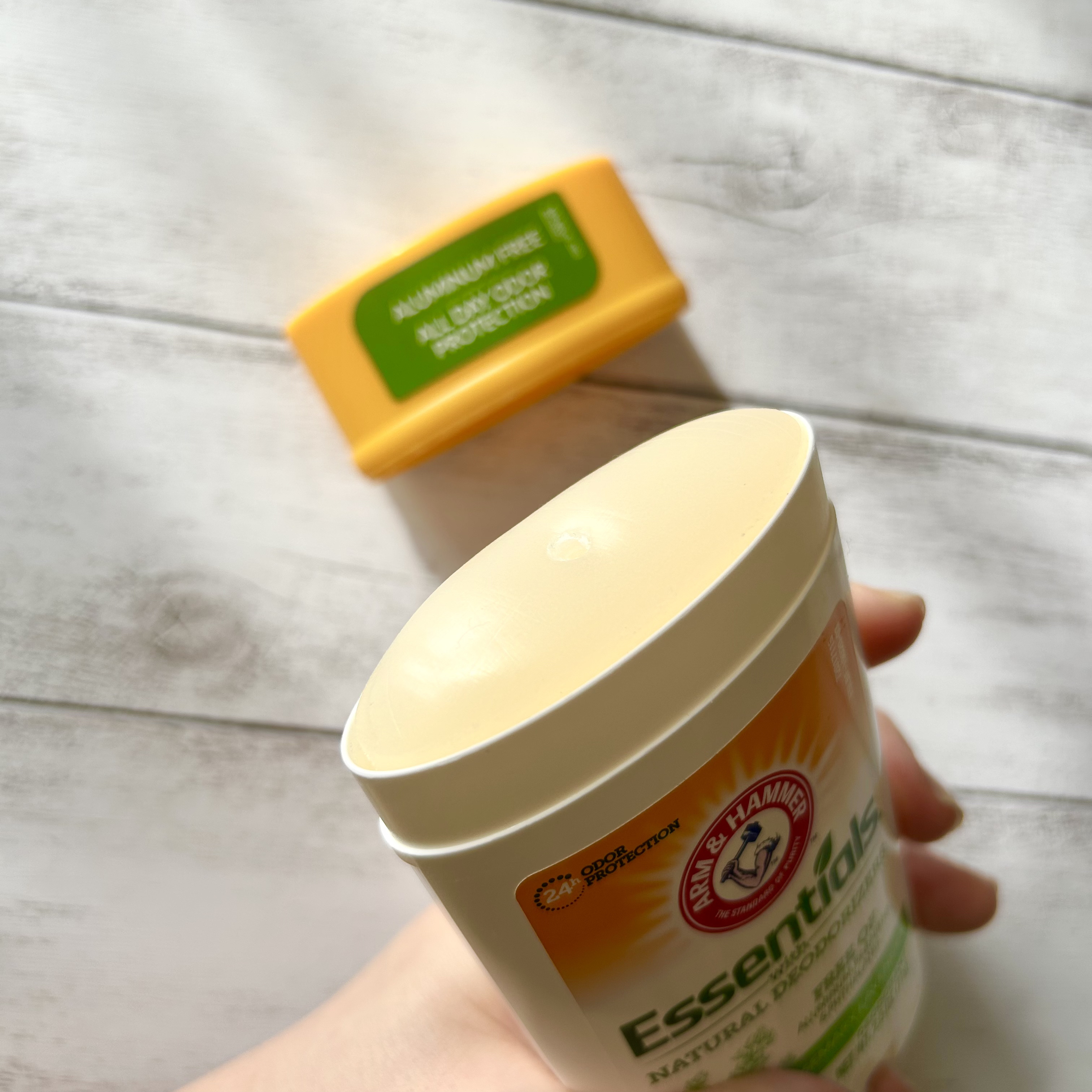  エッセンシャルズナチュラルデオドラント/Arm & Hammer/デオドラント・制汗剤を使ったクチコミ（2枚目）