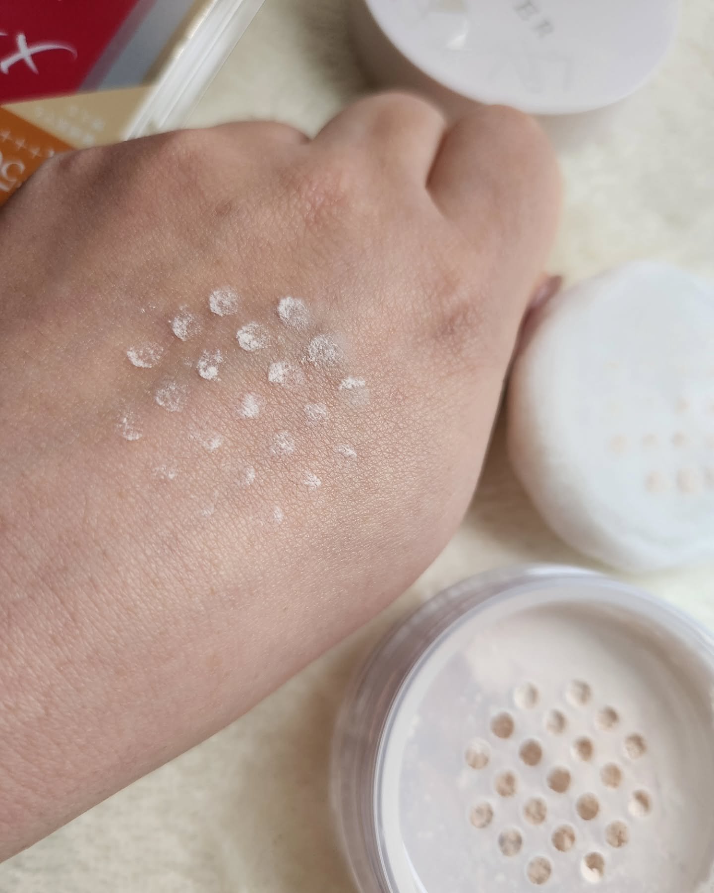 プライバシーUVパウダー50/プライバシー/ルースパウダーを使ったクチコミ（2枚目）