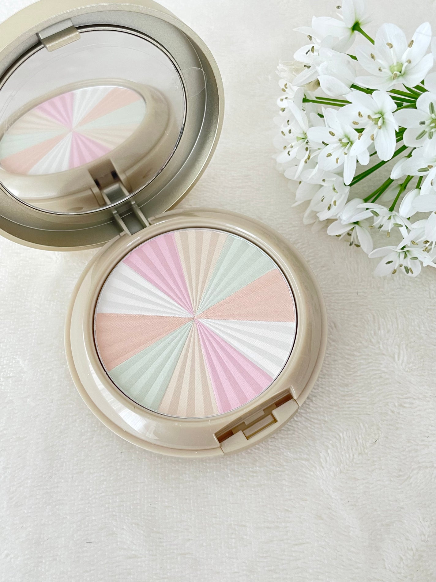 サンアンドムーン カラフルプレスドパウダー/ISARO/プレストパウダーを使ったクチコミ(1枚目)