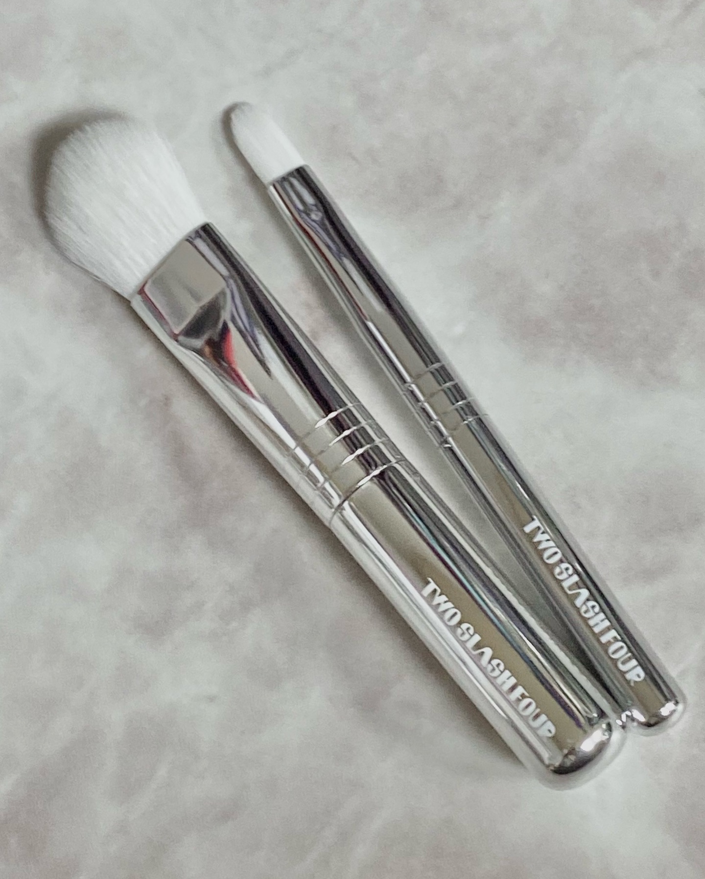 ストロビングフェイスキューブ/TWO SLASH FOUR/ハイライトを使ったクチコミ（3枚目）