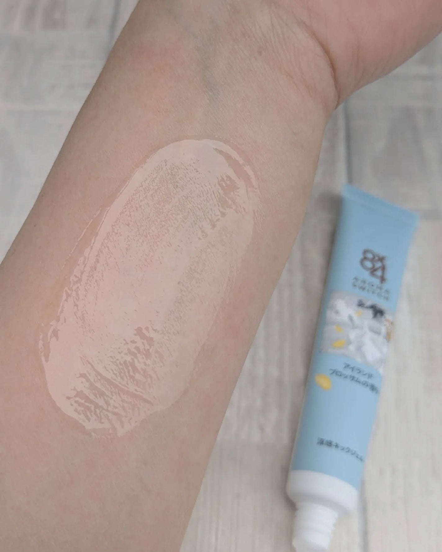 8x4 アロマスイッチ 涼感ネックジェル アイランドブロッサムの香り/8x4/デオドラント・制汗剤を使ったクチコミ(3枚目)