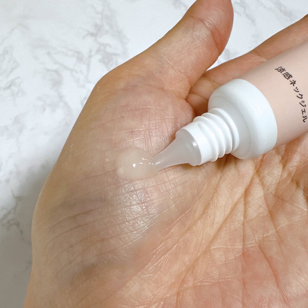 8x4 アロマスイッチ 涼感ネックジェル パリスブーケの香り/８ｘ４/デオドラント・制汗剤を使ったクチコミ（2枚目）